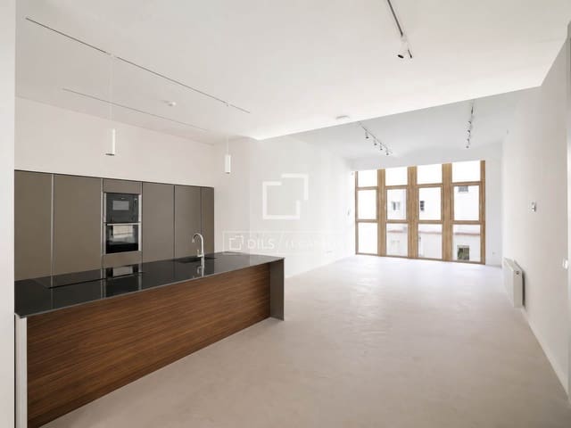 2 soverom Leilighet til salgs i Madrid by med svømmebasseng garasje - € 1 400 000 (Ref: 9977874)