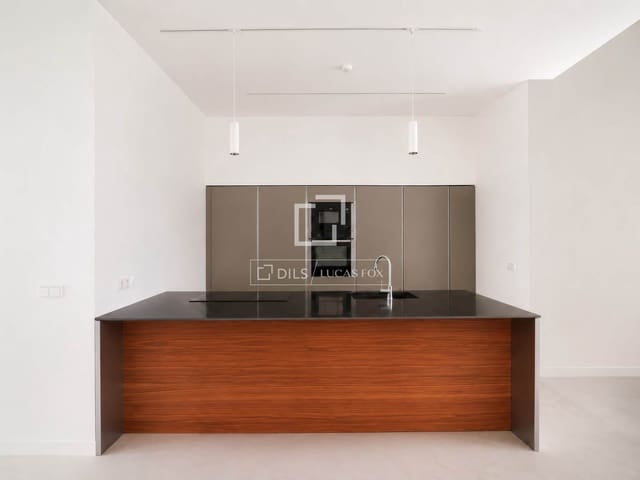 2 soverom Leilighet til salgs i Madrid by med svømmebasseng garasje - € 1 400 000 (Ref: 9977874)