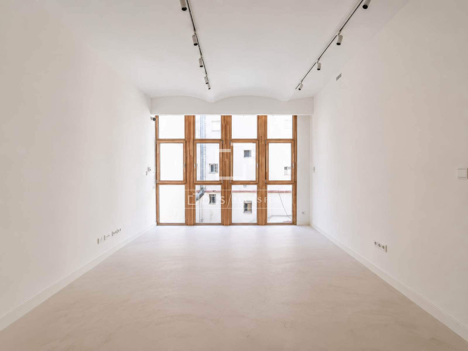 2 soverom Leilighet til salgs i Madrid by med svømmebasseng garasje - € 1 400 000 (Ref: 9977874)