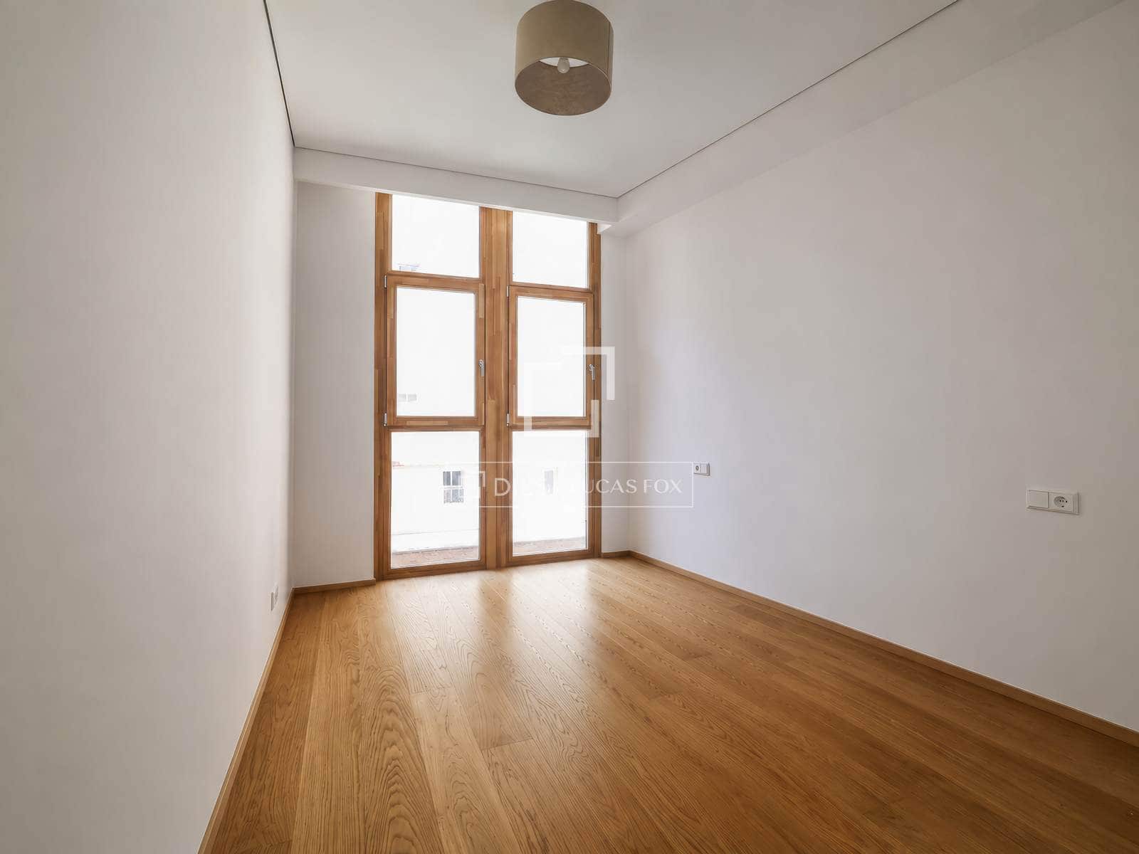 2 soverom Leilighet til salgs i Madrid by med svømmebasseng garasje - € 1 400 000 (Ref: 9977874)