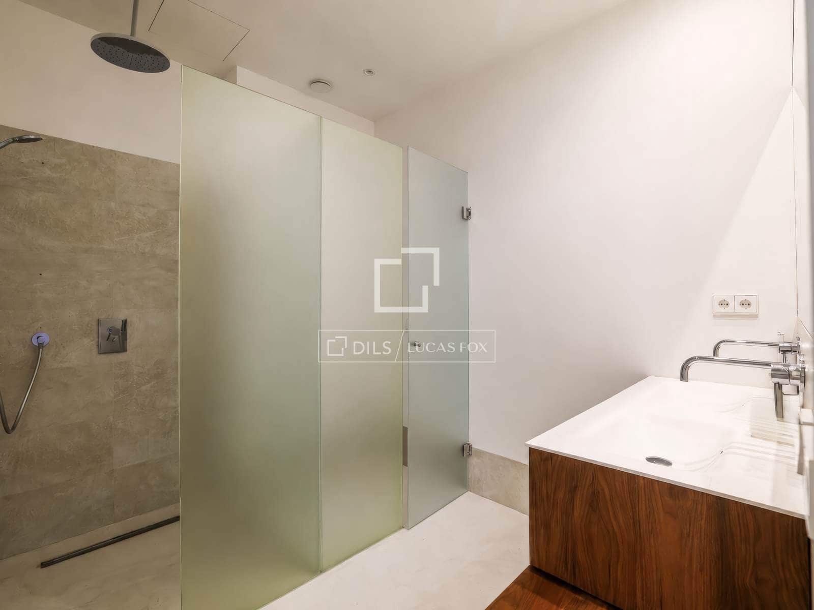 2 soverom Leilighet til salgs i Madrid by med svømmebasseng garasje - € 1 400 000 (Ref: 9977874)