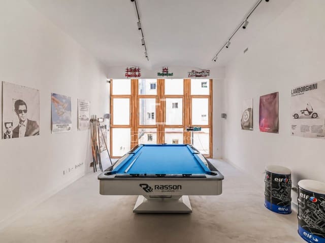 2 soverom Leilighet til salgs i Madrid by med svømmebasseng garasje - € 1 400 000 (Ref: 9977874)