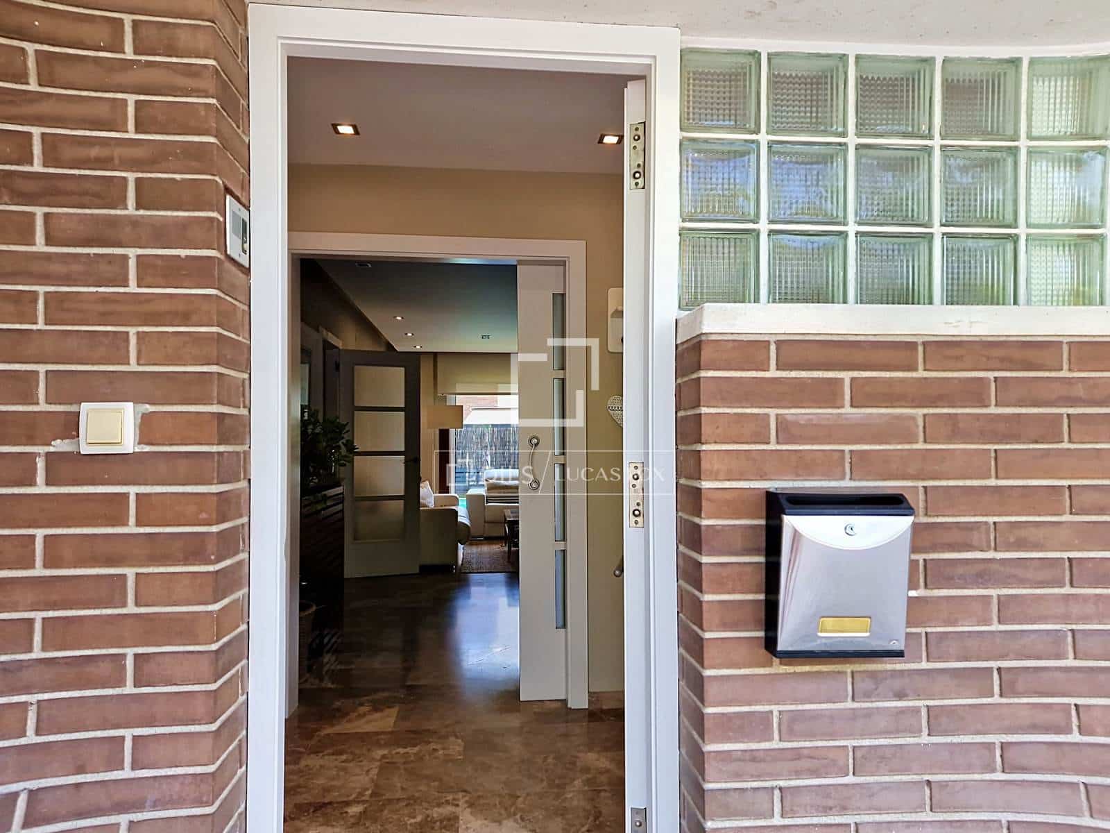 3 slaapkamer Villa te koop in Vilanova i la Geltru met zwembad garage - € 615.000 (Ref: 9977877)