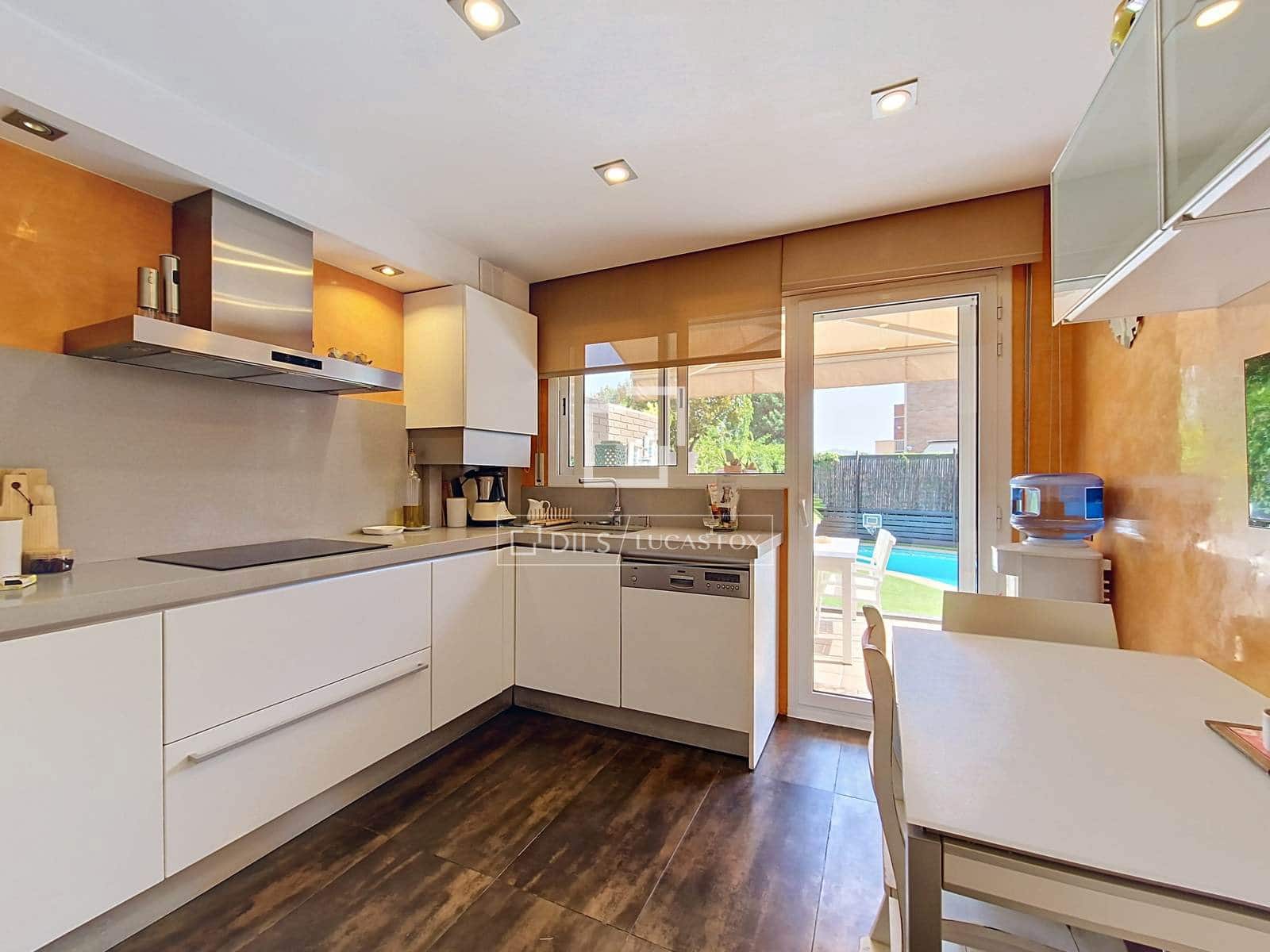 3 slaapkamer Villa te koop in Vilanova i la Geltru met zwembad garage - € 615.000 (Ref: 9977877)