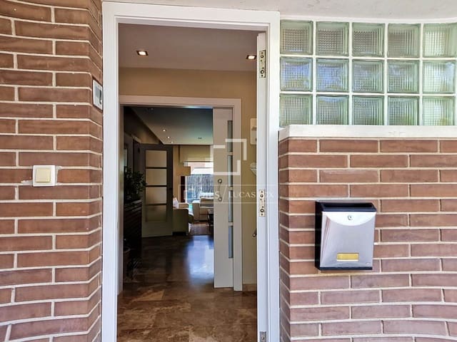3 slaapkamer Villa te koop in Vilanova i la Geltrú met zwembad garage - € 615.000 (Ref: 9977877)
