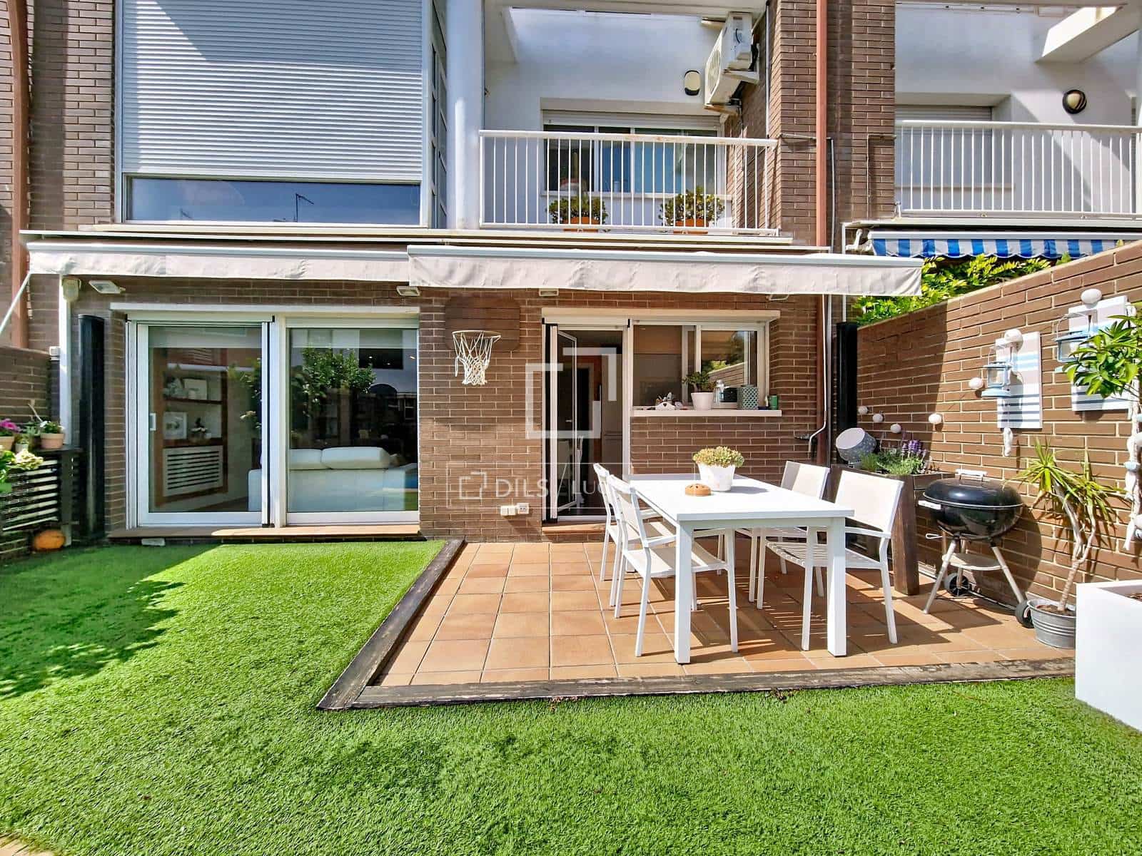 3 slaapkamer Villa te koop in Vilanova i la Geltru met zwembad garage - € 615.000 (Ref: 9977877)