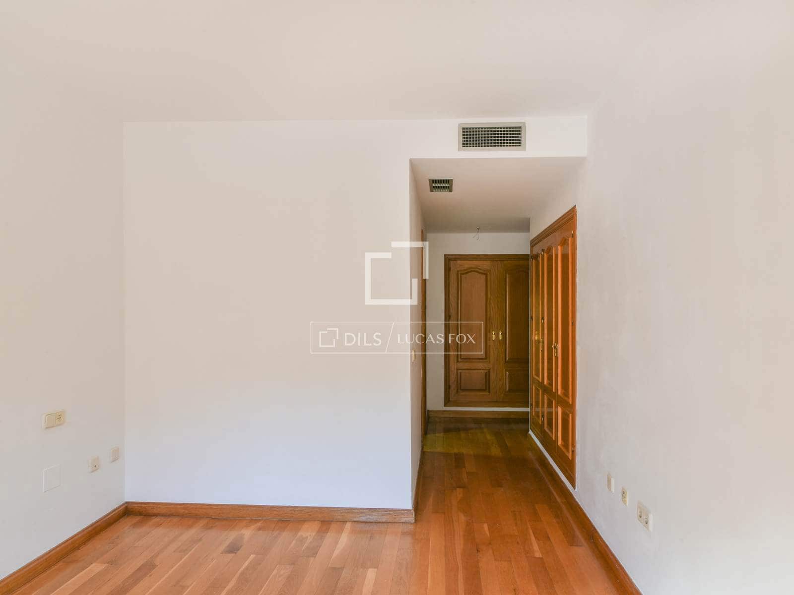 3 sovrum Lägenhet att hyra i Malaga stad med pool garage - 2 500 € (Ref: 9977951)