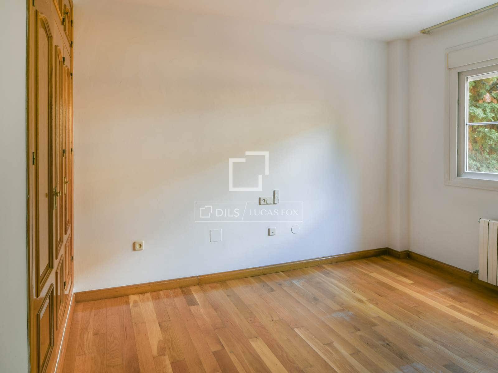3 sovrum Lägenhet att hyra i Malaga stad med pool garage - 2 500 € (Ref: 9977951)