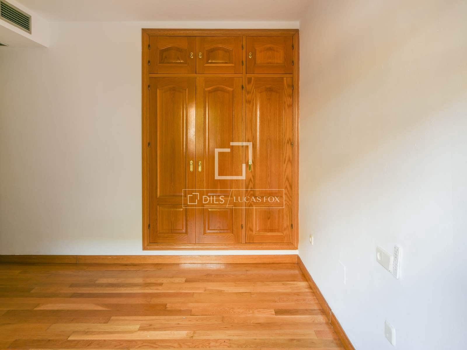 3 sovrum Lägenhet att hyra i Malaga stad med pool garage - 2 500 € (Ref: 9977951)