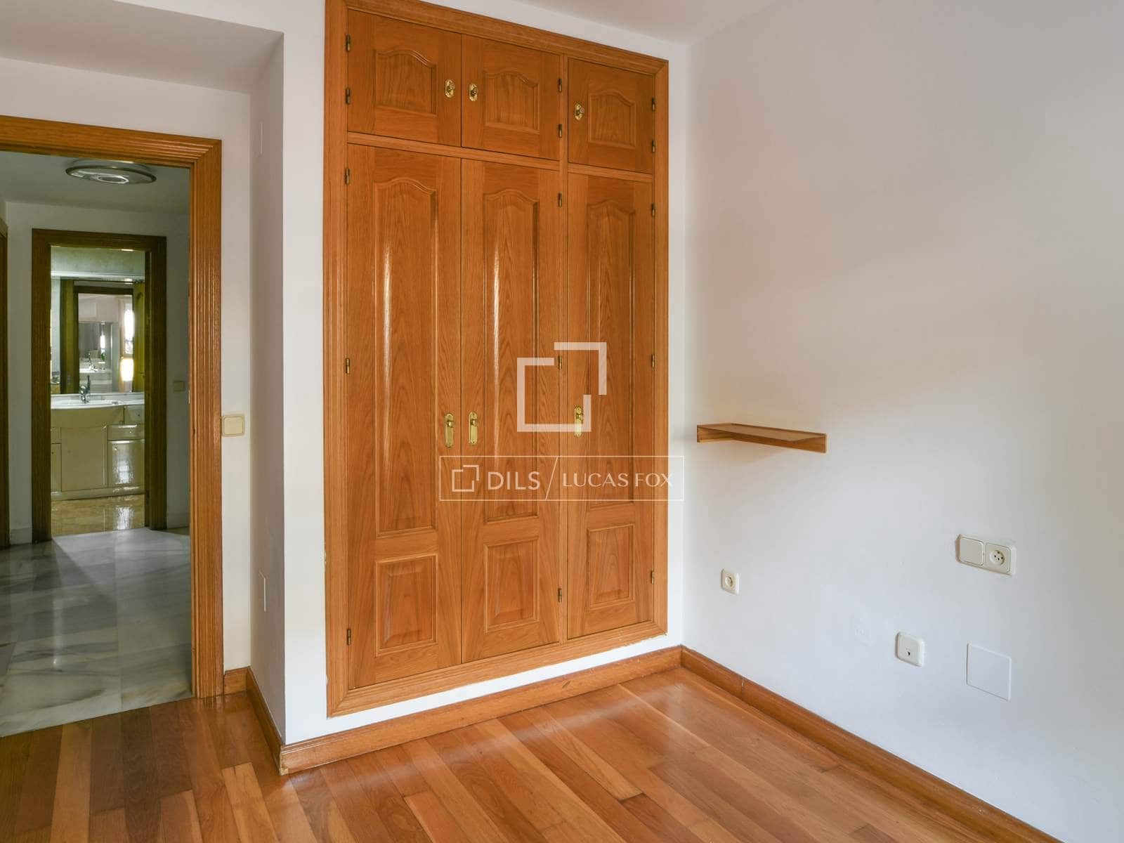 3 sovrum Lägenhet att hyra i Malaga stad med pool garage - 2 500 € (Ref: 9977951)