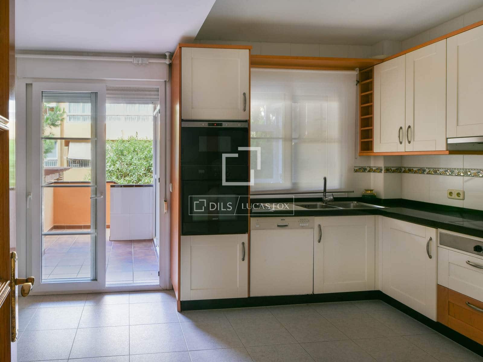 3 sovrum Lägenhet att hyra i Malaga stad med pool garage - 2 500 € (Ref: 9977951)