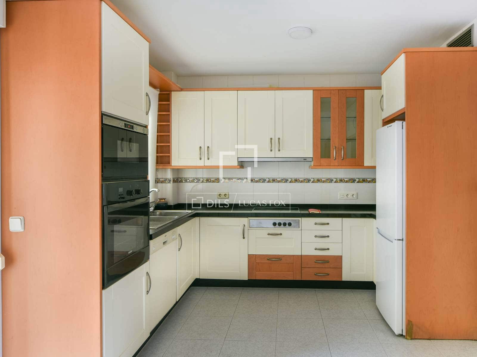 3 sovrum Lägenhet att hyra i Malaga stad med pool garage - 2 500 € (Ref: 9977951)