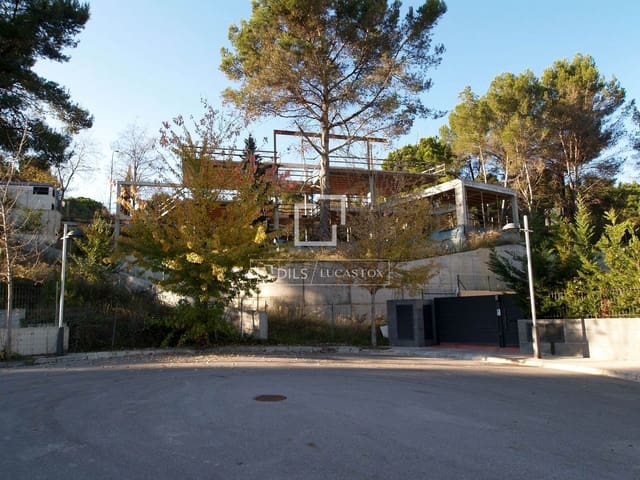 5 soveværelse Villa til salg i Bellaterra, Cerdanyola del Vallès med swimmingpool garage - € 760.000 (Ref: 9977952)