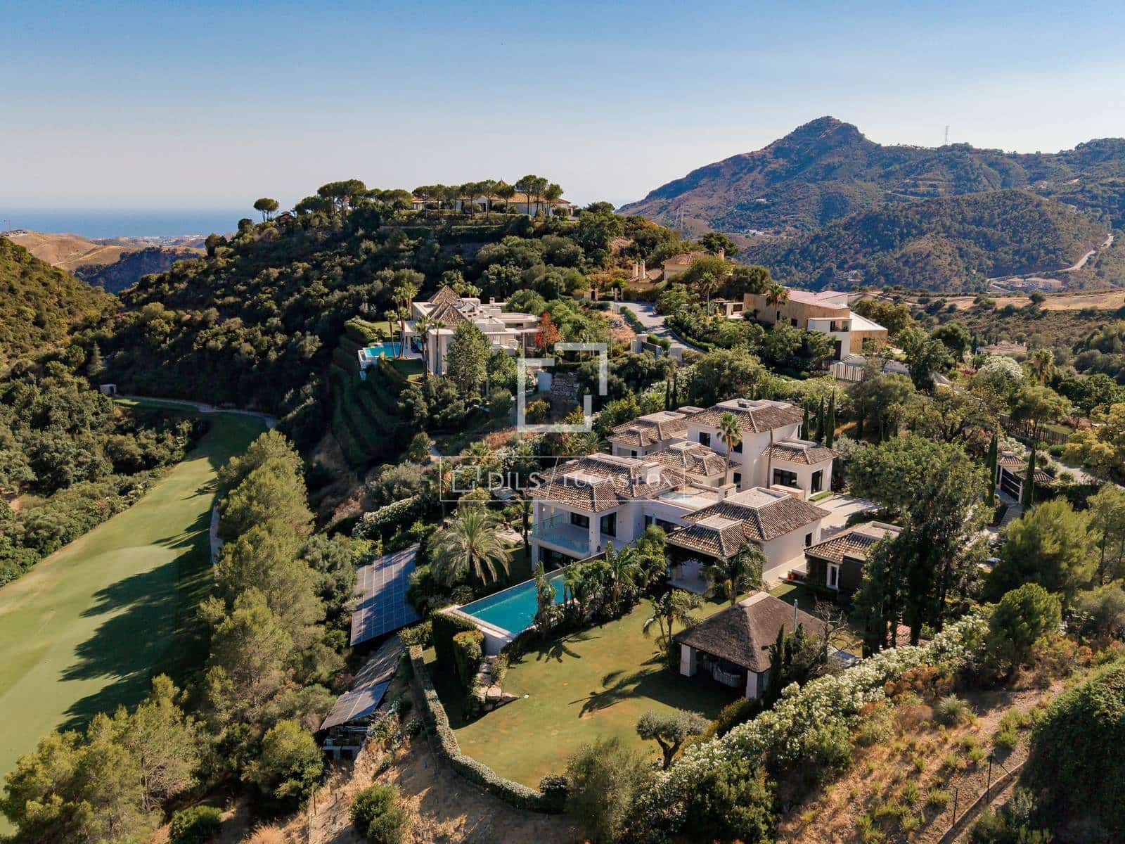 Chalet de 6 habitaciones en Benahavís en venta con piscina garaje - 15.000.000 € (Ref: 9978022)
