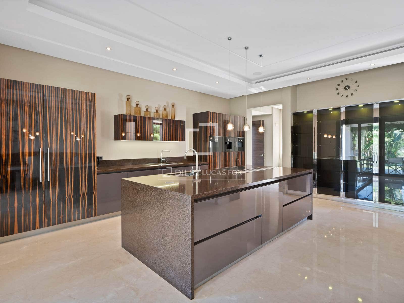 Chalet de 6 habitaciones en Benahavís en venta con piscina garaje - 15.000.000 € (Ref: 9978022)