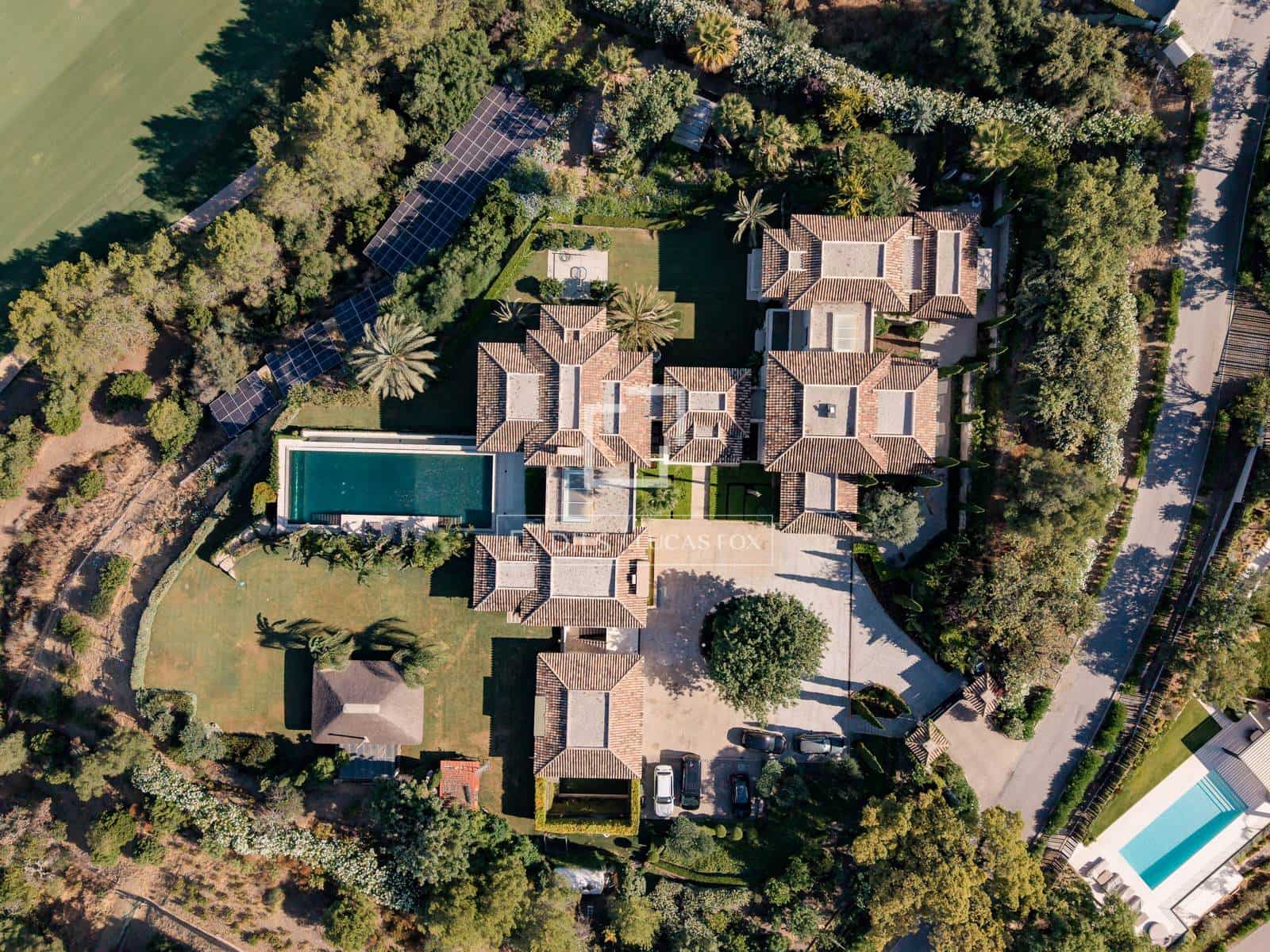 Chalet de 6 habitaciones en Benahavís en venta con piscina garaje - 15.000.000 € (Ref: 9978022)