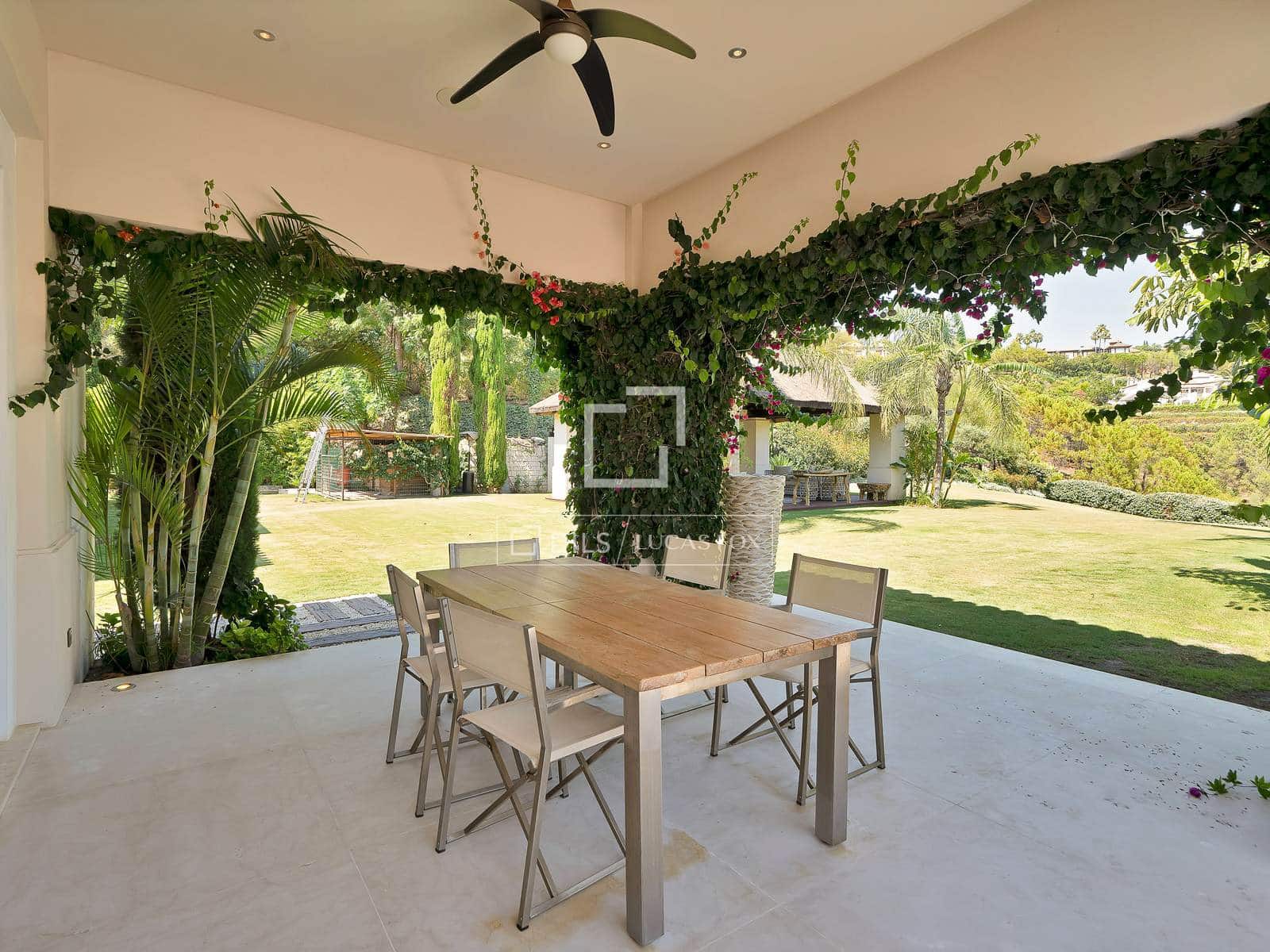 Chalet de 6 habitaciones en Benahavís en venta con piscina garaje - 15.000.000 € (Ref: 9978022)
