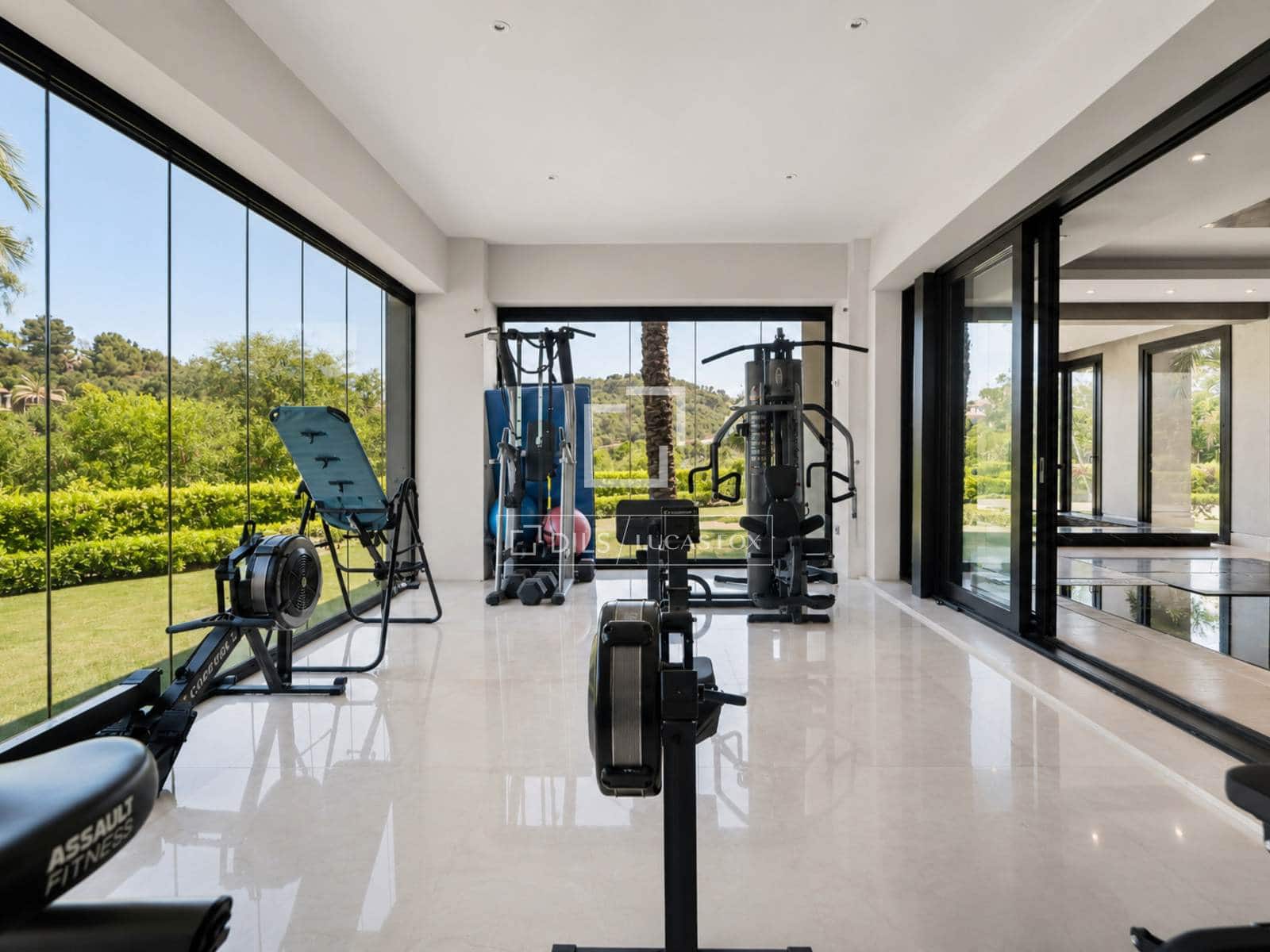 6 bedroom Villa for sale in Benahavis with pool garage - € 15,000,000 (Ref: 9978022)