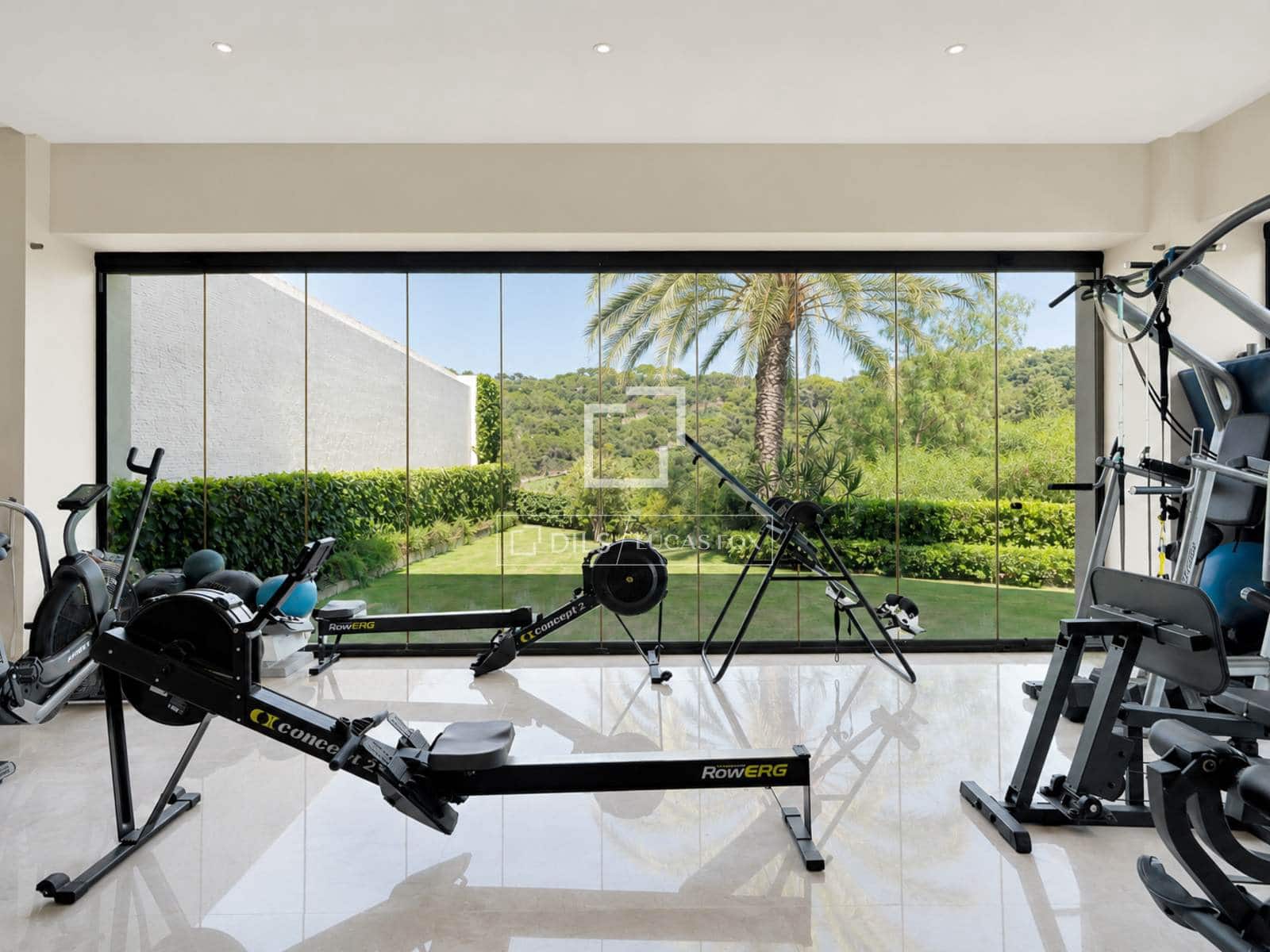 6 bedroom Villa for sale in Benahavis with pool garage - € 15,000,000 (Ref: 9978022)