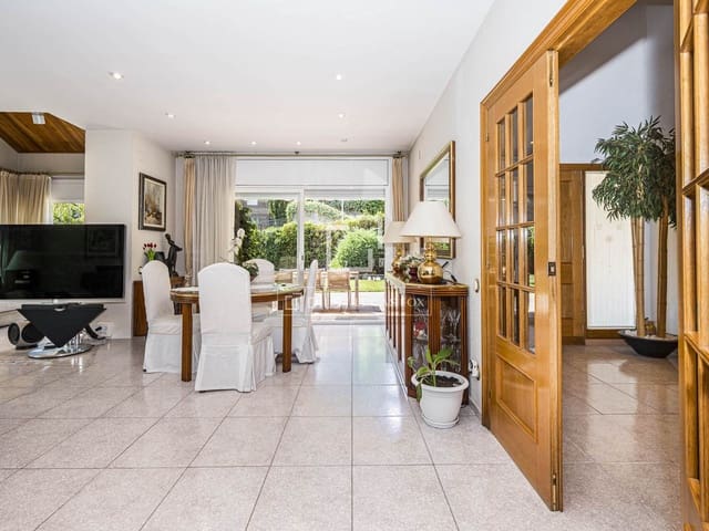 4 soveværelse Villa til salg i Bellaterra, Cerdanyola del Vallès med swimmingpool garage - € 1.380.000 (Ref: 9978023)