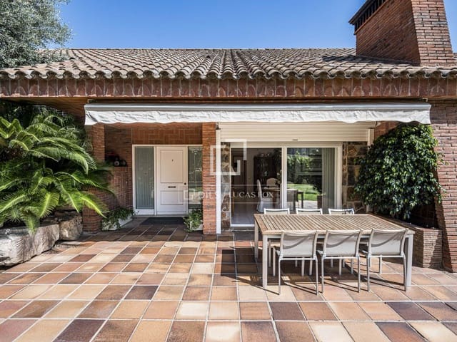 4 soveværelse Villa til salg i Bellaterra, Cerdanyola del Vallès med swimmingpool garage - € 1.380.000 (Ref: 9978023)