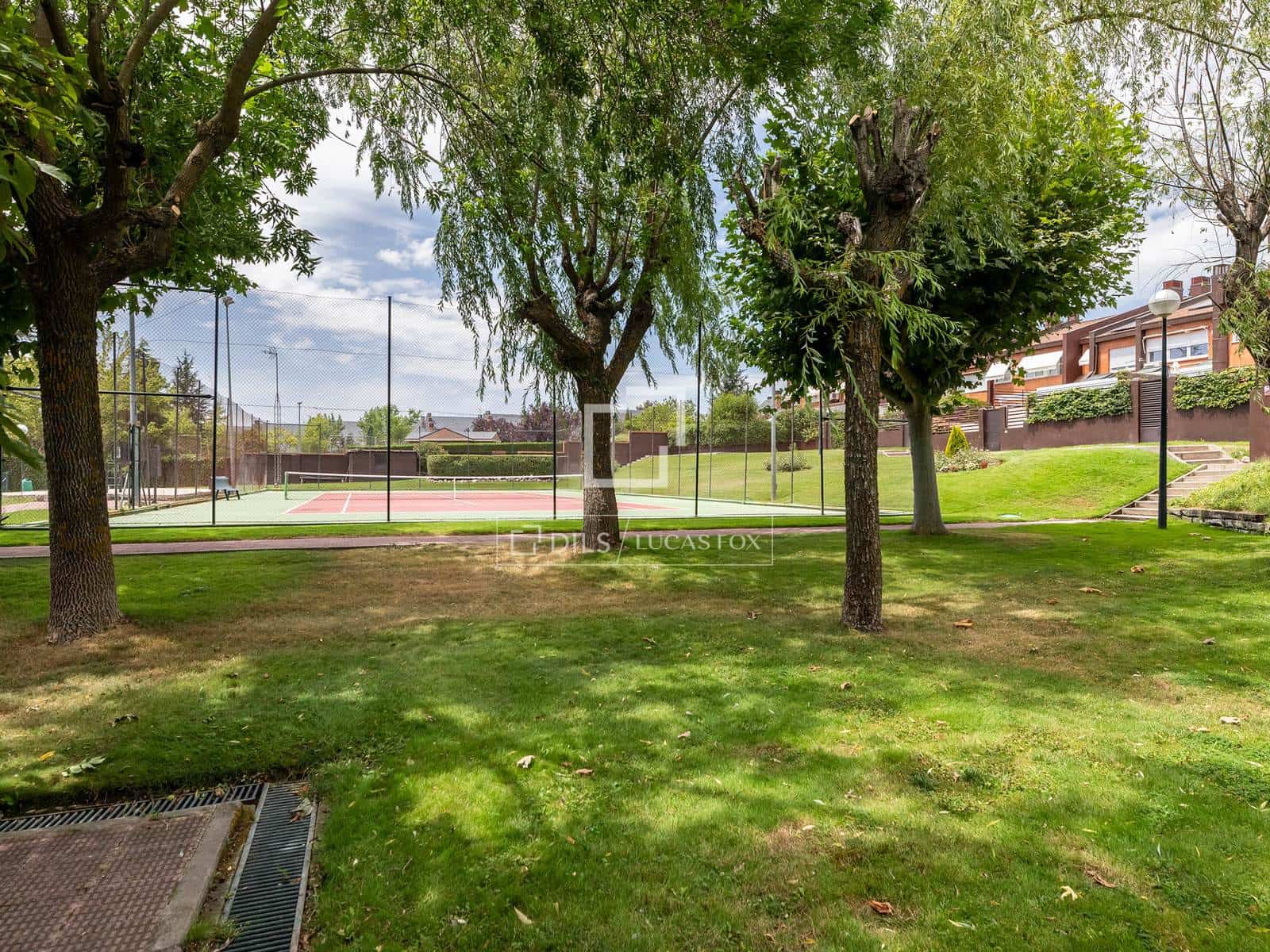 5 sovrum Villa till salu i Majadahonda med pool garage - 1 460 000 € (Ref: 9978054)