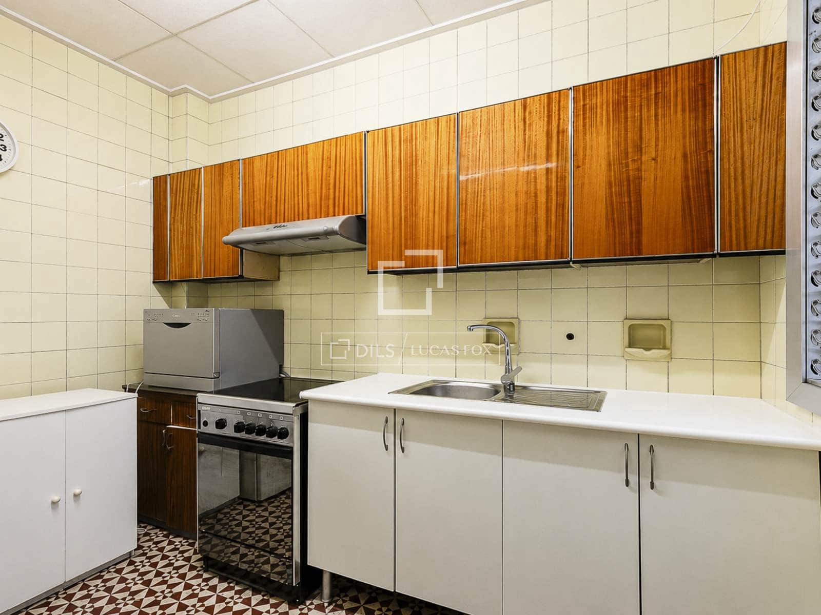 5 soveværelse Lejlighed til salg i Barcelona by med garage - € 625.000 (Ref: 9980637)