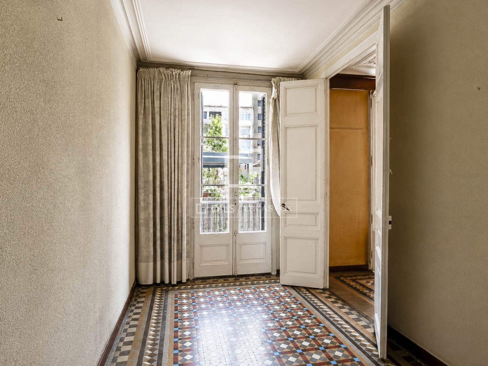 5 soveværelse Lejlighed til salg i Barcelona by med garage - € 625.000 (Ref: 9980637)