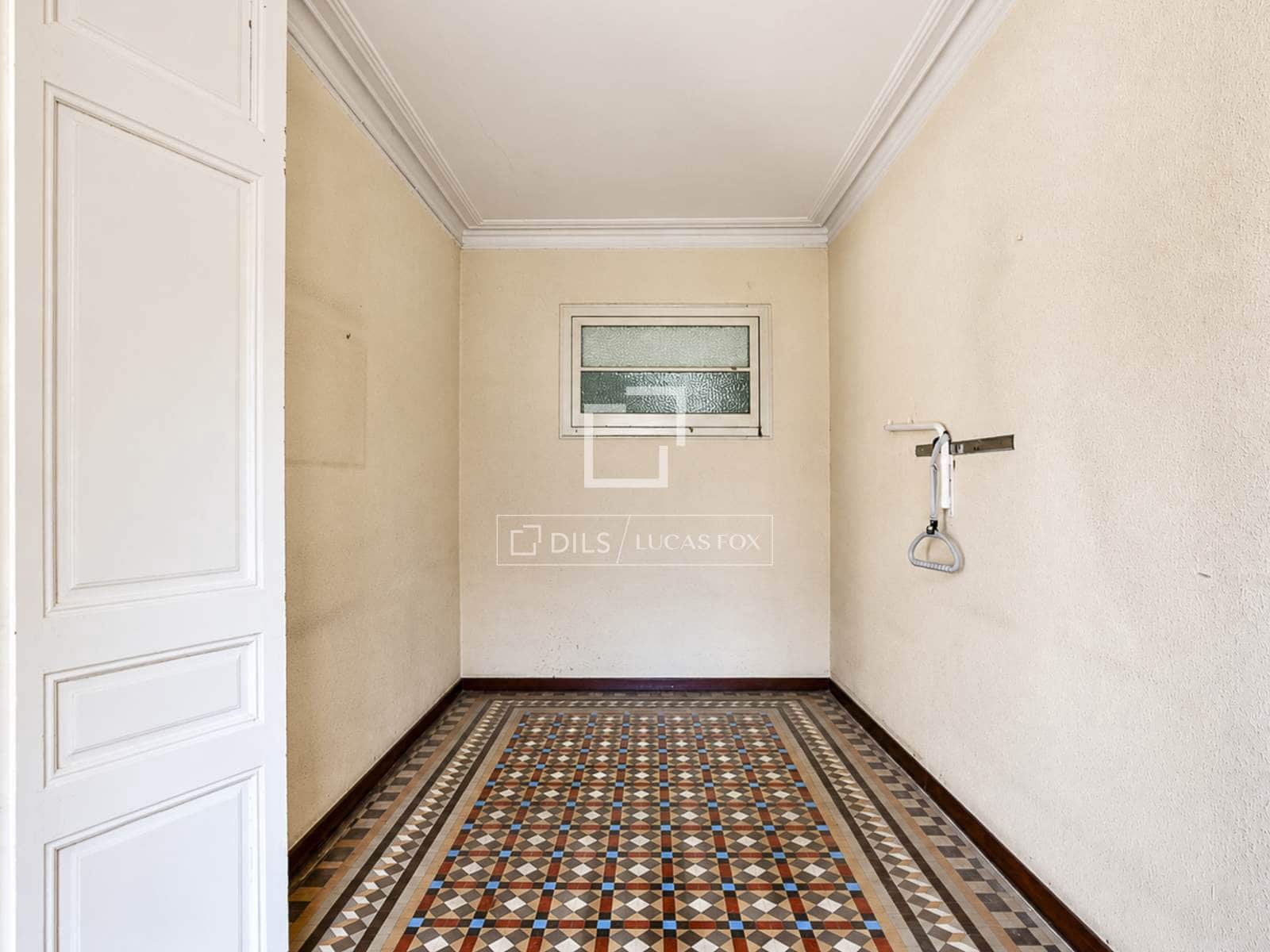 5 soveværelse Lejlighed til salg i Barcelona by med garage - € 625.000 (Ref: 9980637)