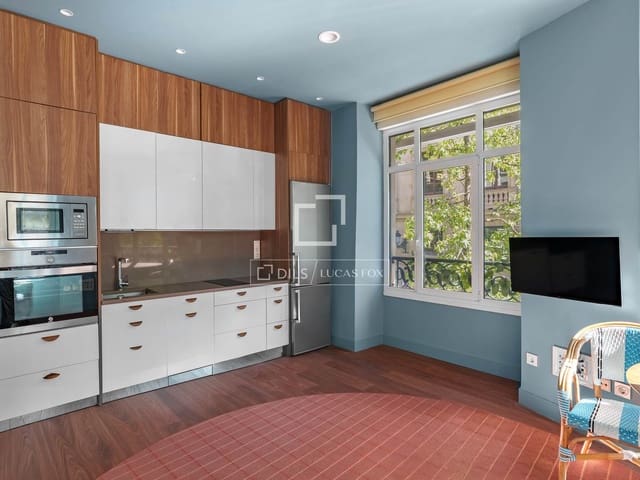 1 slaapkamer Appartement te huur in Donostia-San Sebastián - € 3.000 (Ref: 9981332)