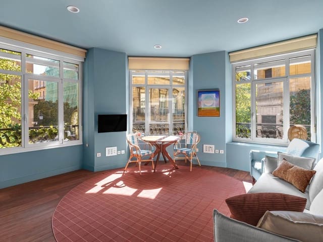 1 slaapkamer Appartement te huur in Donostia-San Sebastián - € 3.000 (Ref: 9981332)