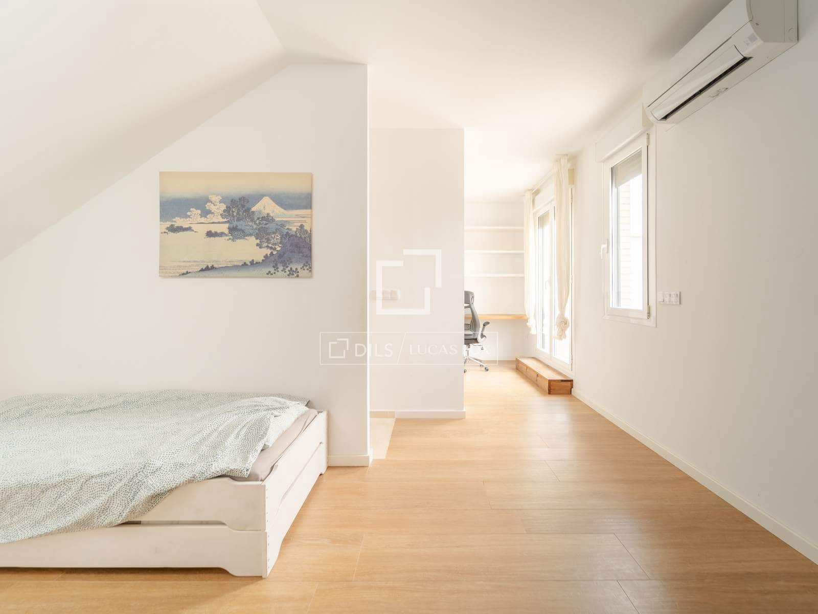 3 bedroom Apartment for rent in Valencia city with pool garage - € 2,600 (Ref: 9981336)