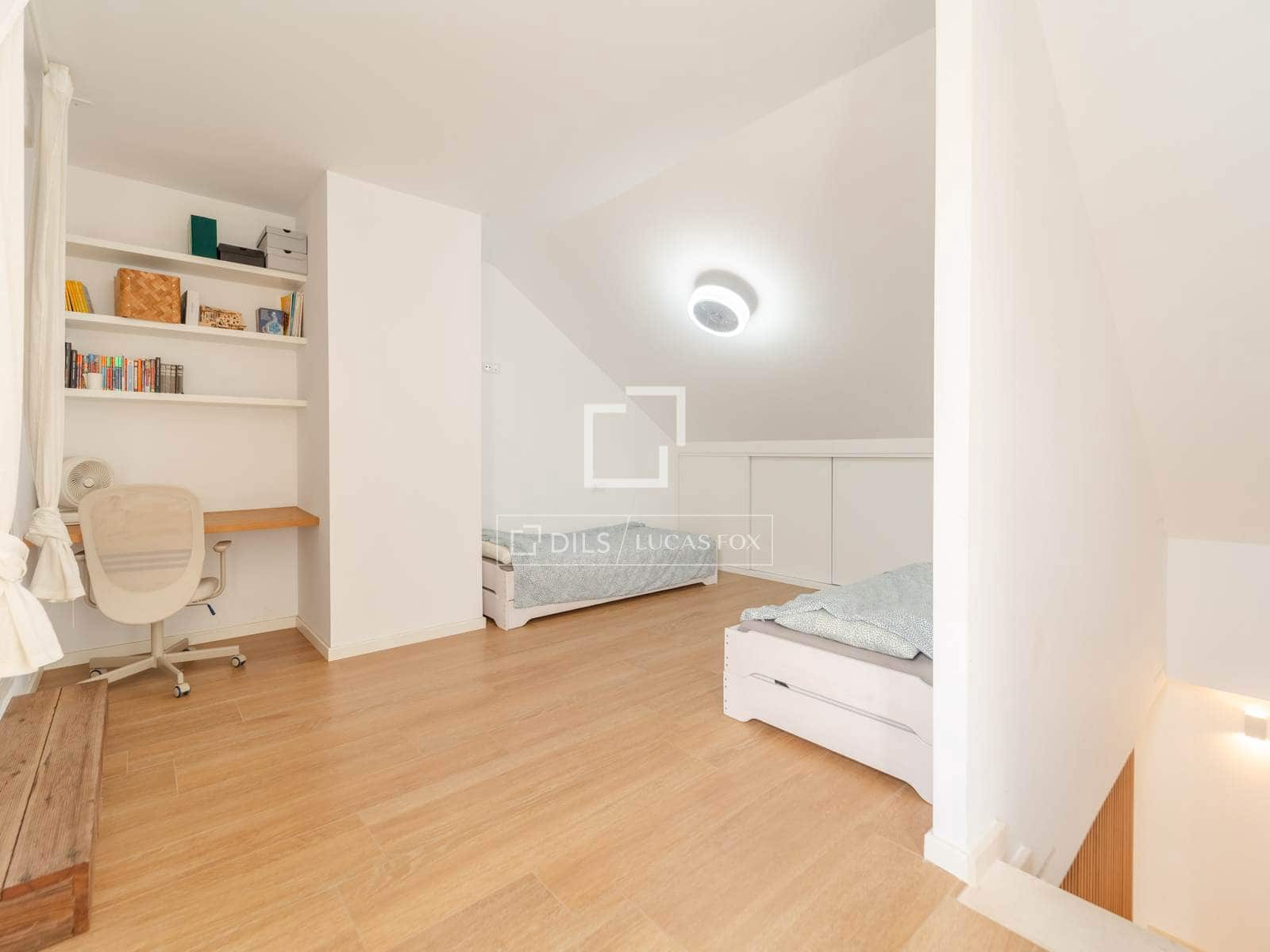 3 bedroom Apartment for rent in Valencia city with pool garage - € 2,600 (Ref: 9981336)