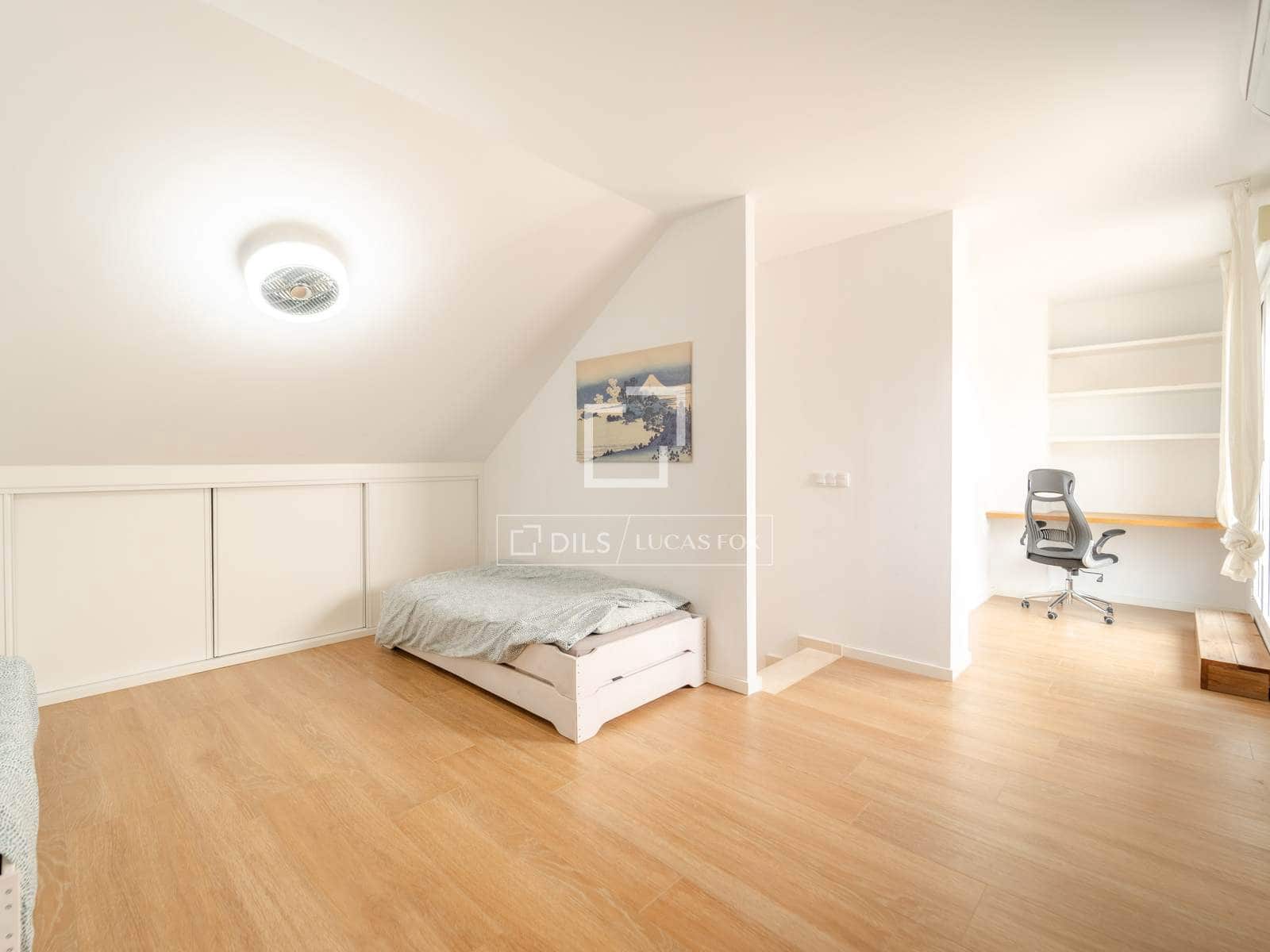 3 bedroom Apartment for rent in Valencia city with pool garage - € 2,600 (Ref: 9981336)