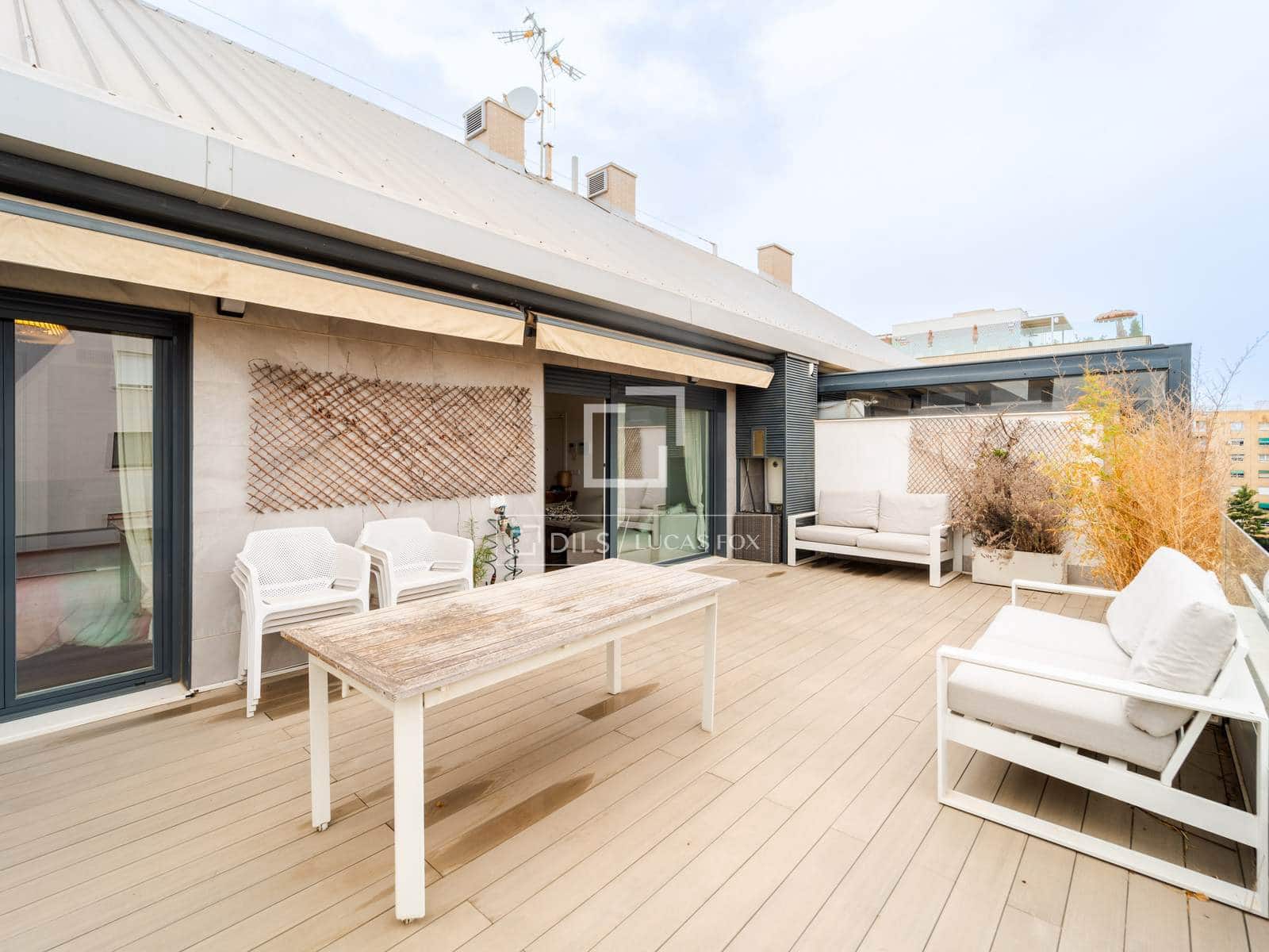 3 bedroom Apartment for rent in Valencia city with pool garage - € 2,600 (Ref: 9981336)