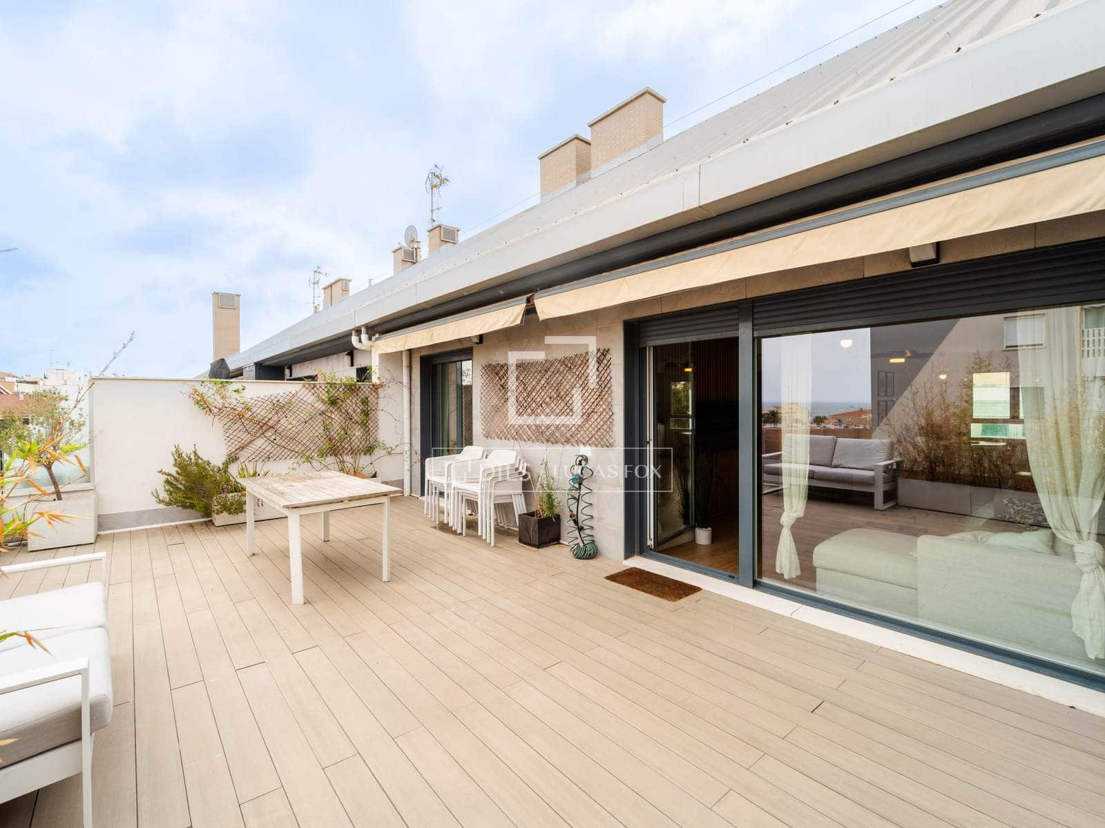 3 bedroom Apartment for rent in Valencia city with pool garage - € 2,600 (Ref: 9981336)