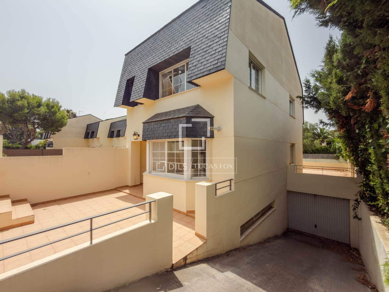 4 bedroom Villa for sale in Rocafort with pool garage - € 699,000 (Ref: 9981452)