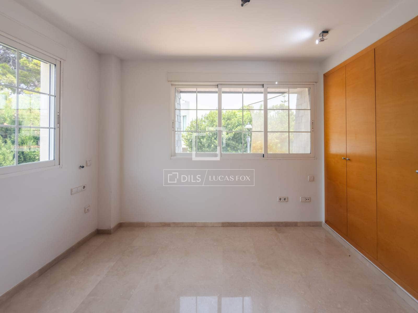 4 bedroom Villa for sale in Rocafort with pool garage - € 699,000 (Ref: 9981452)