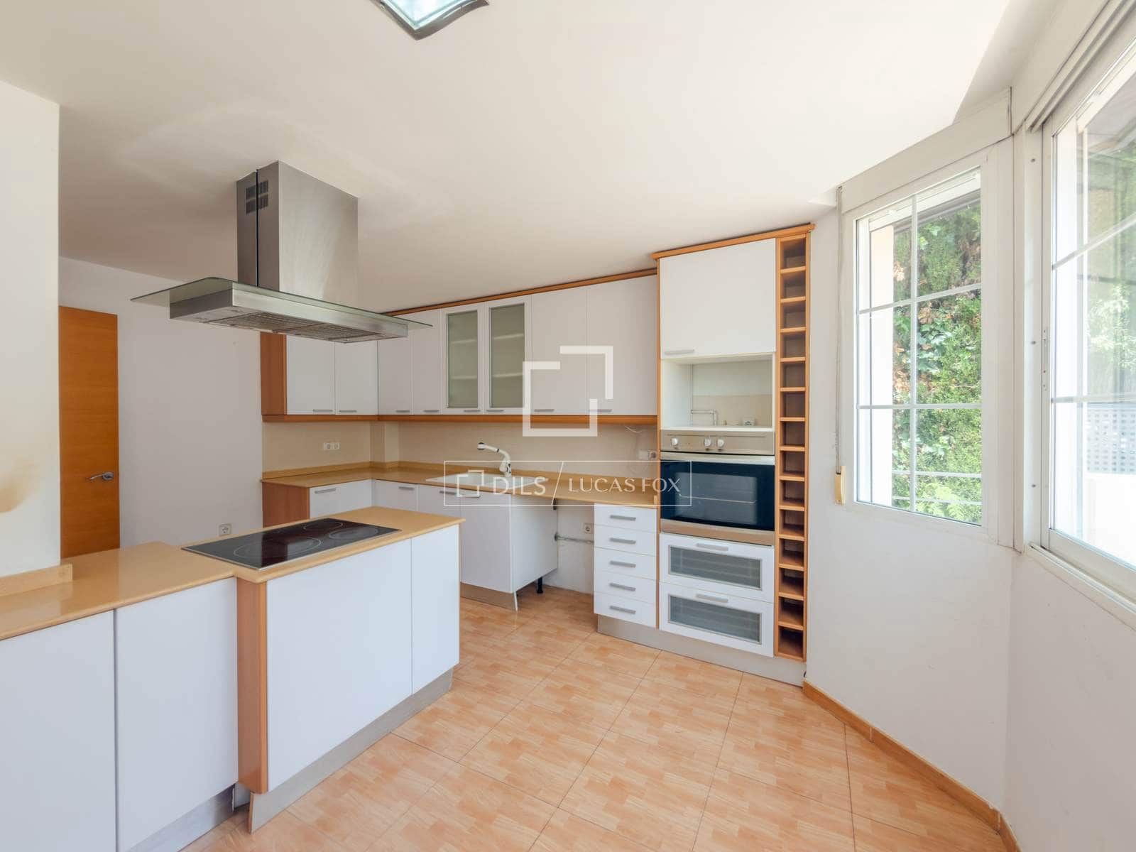 4 bedroom Villa for sale in Rocafort with pool garage - € 699,000 (Ref: 9981452)