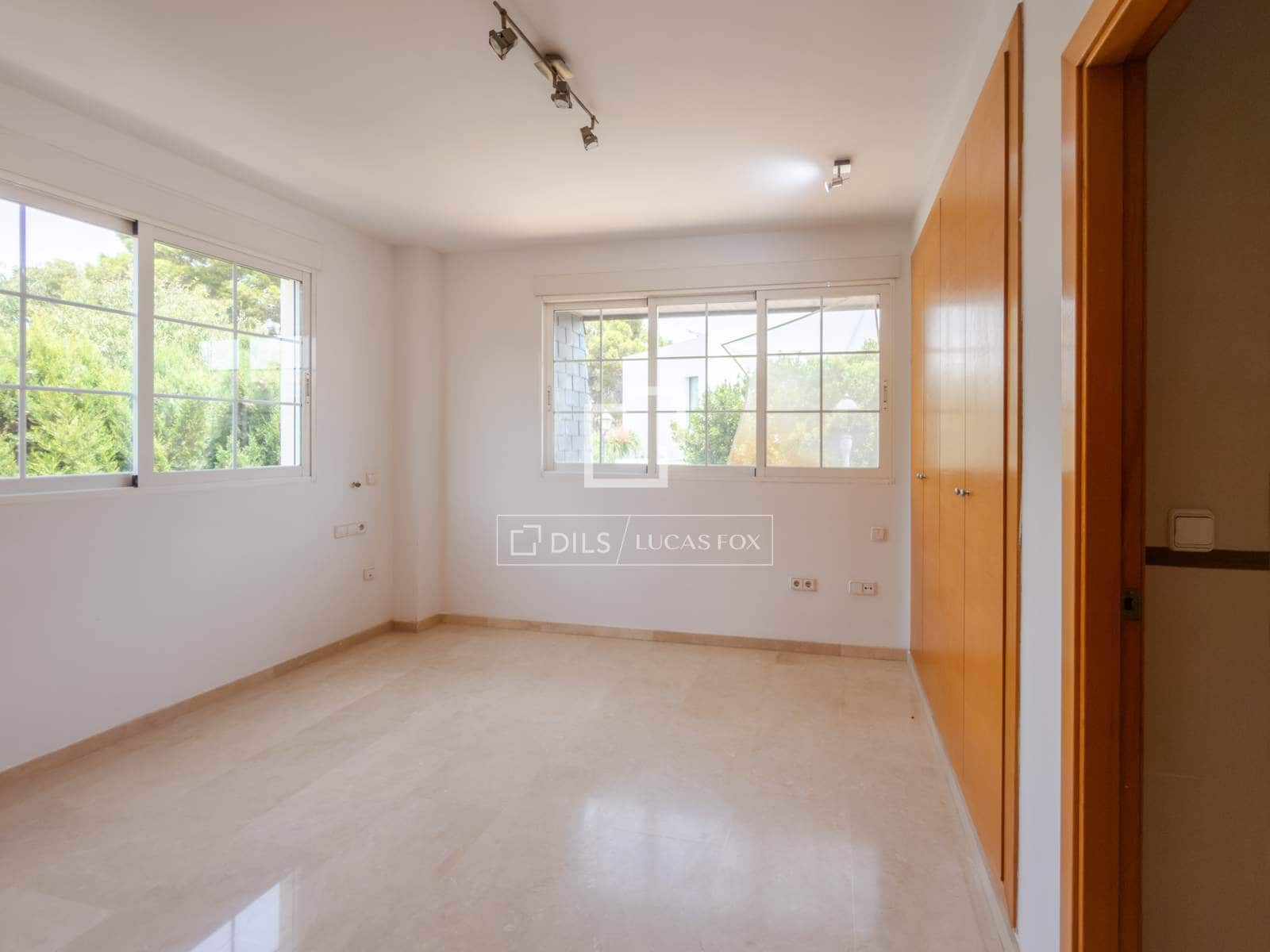 4 bedroom Villa for sale in Rocafort with pool garage - € 699,000 (Ref: 9981452)