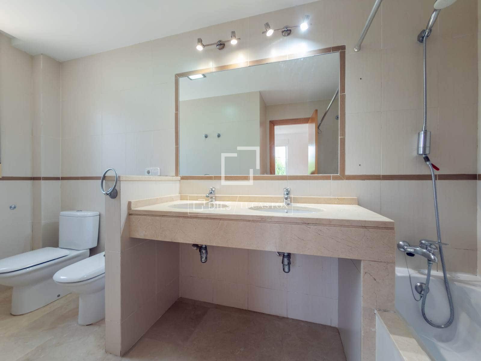 4 bedroom Villa for sale in Rocafort with pool garage - € 699,000 (Ref: 9981452)