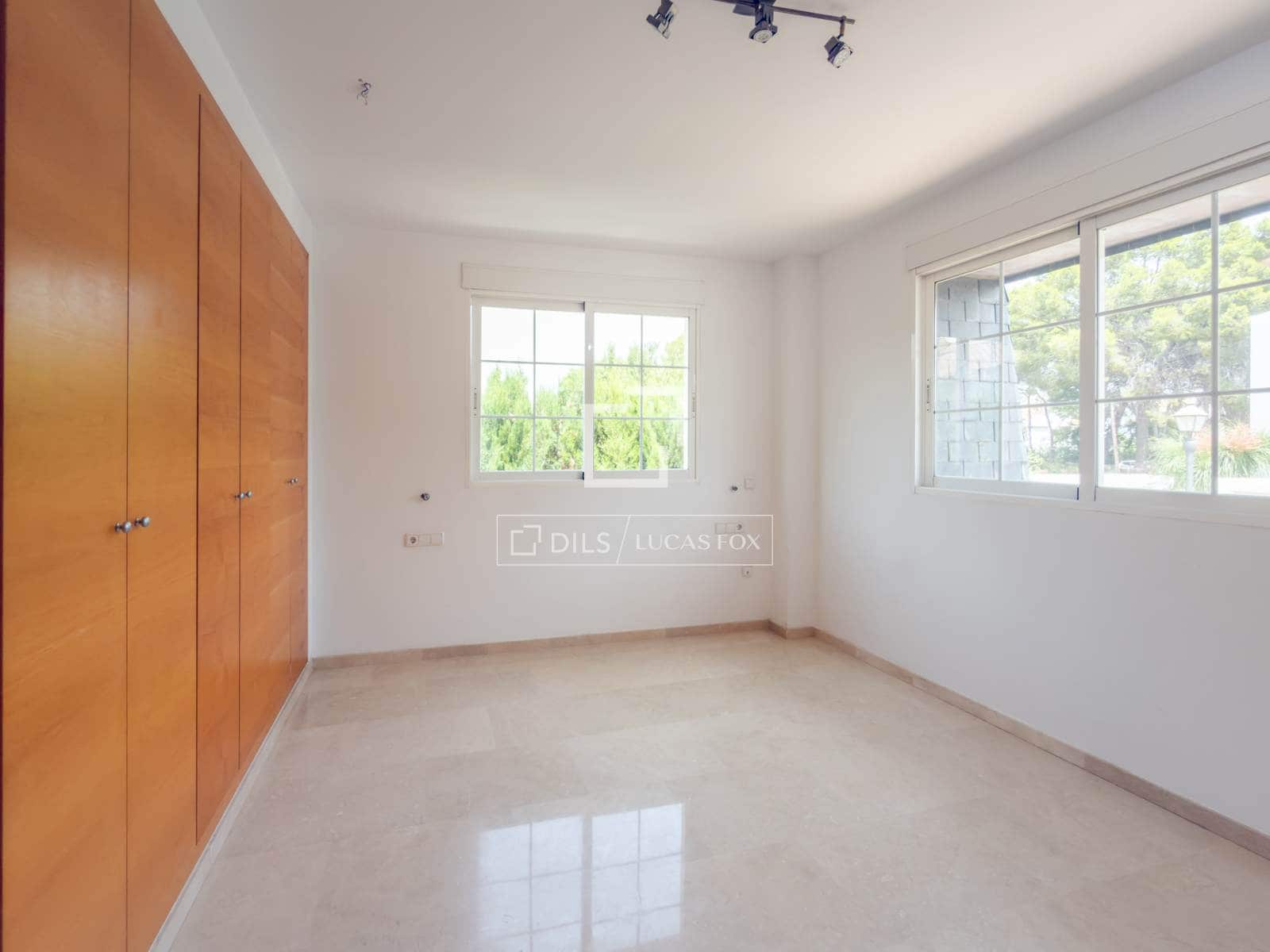 4 bedroom Villa for sale in Rocafort with pool garage - € 699,000 (Ref: 9981452)