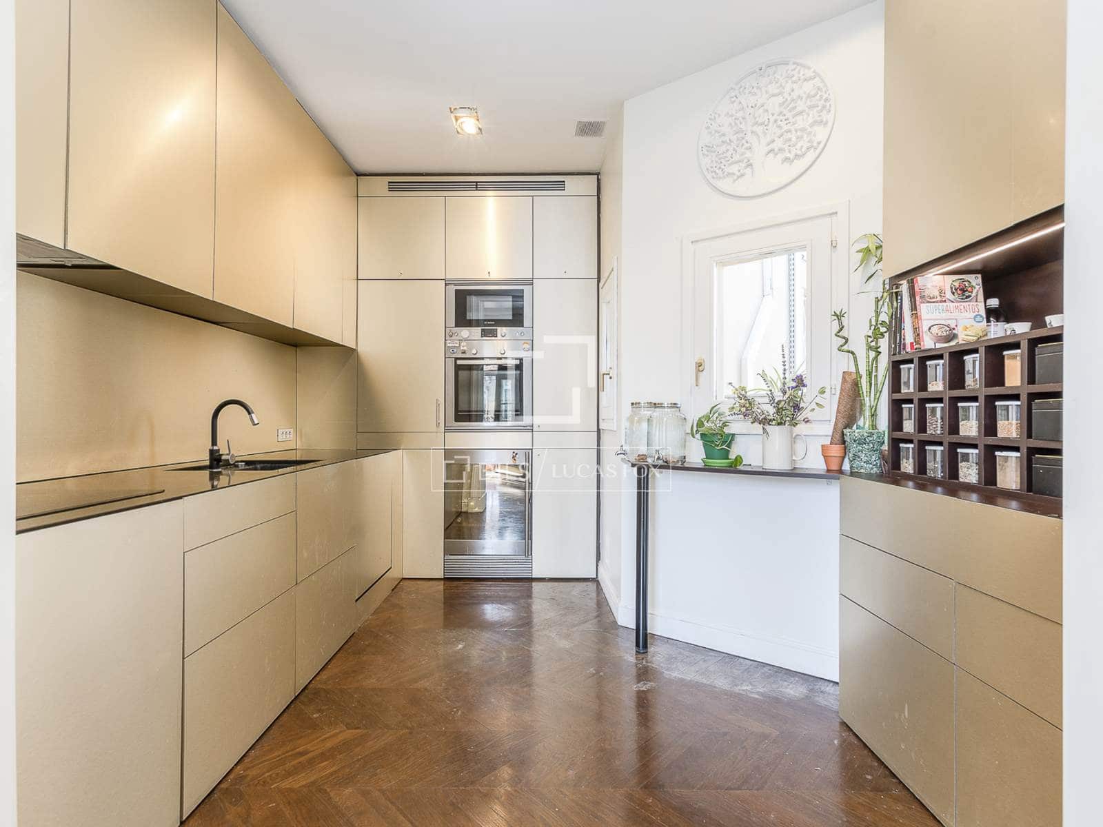 4 soveværelse Lejlighed til salg i Barcelona by - € 1.650.000 (Ref: 9981548)
