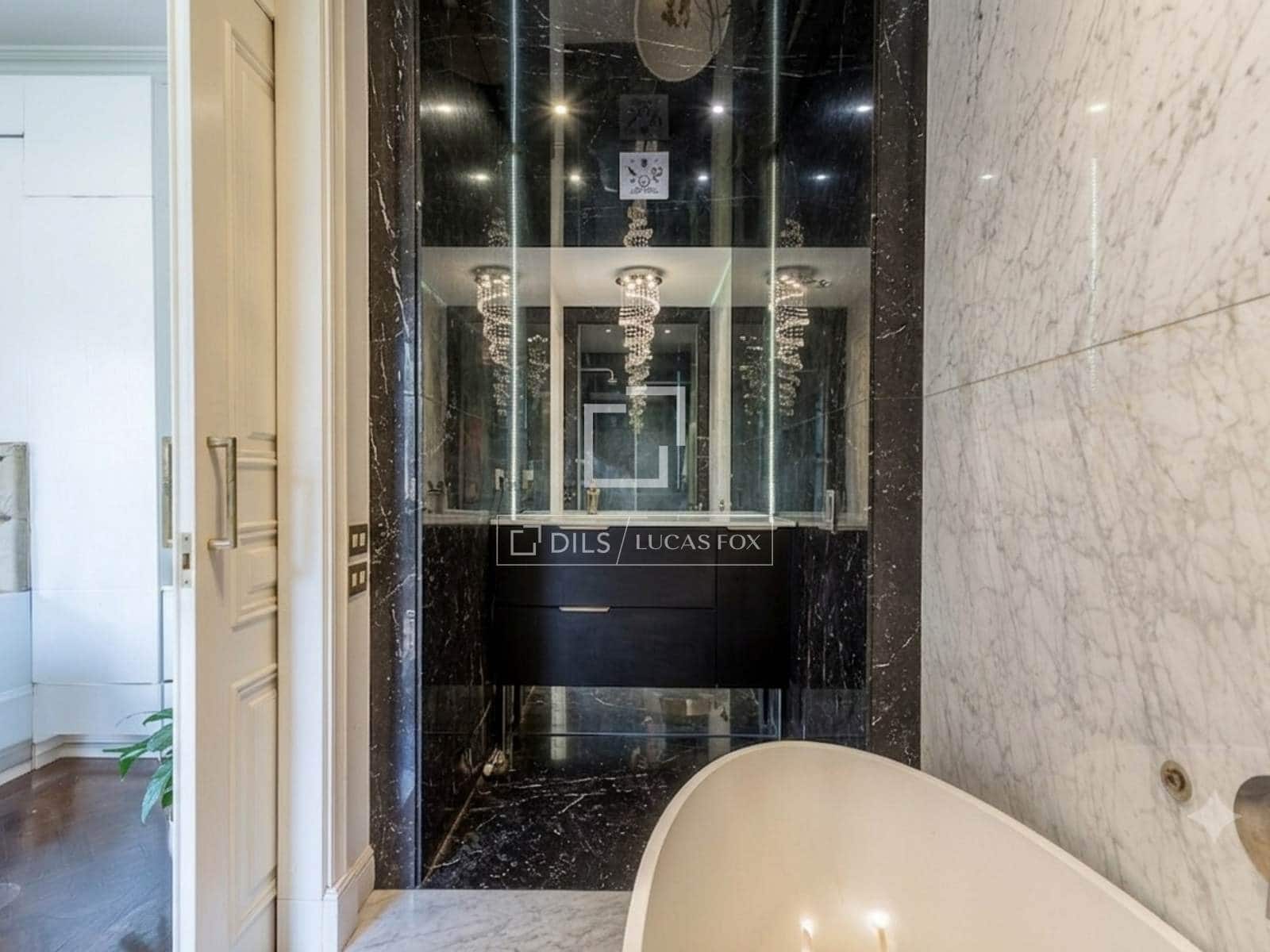 4 soveværelse Lejlighed til salg i Barcelona by - € 1.650.000 (Ref: 9981548)
