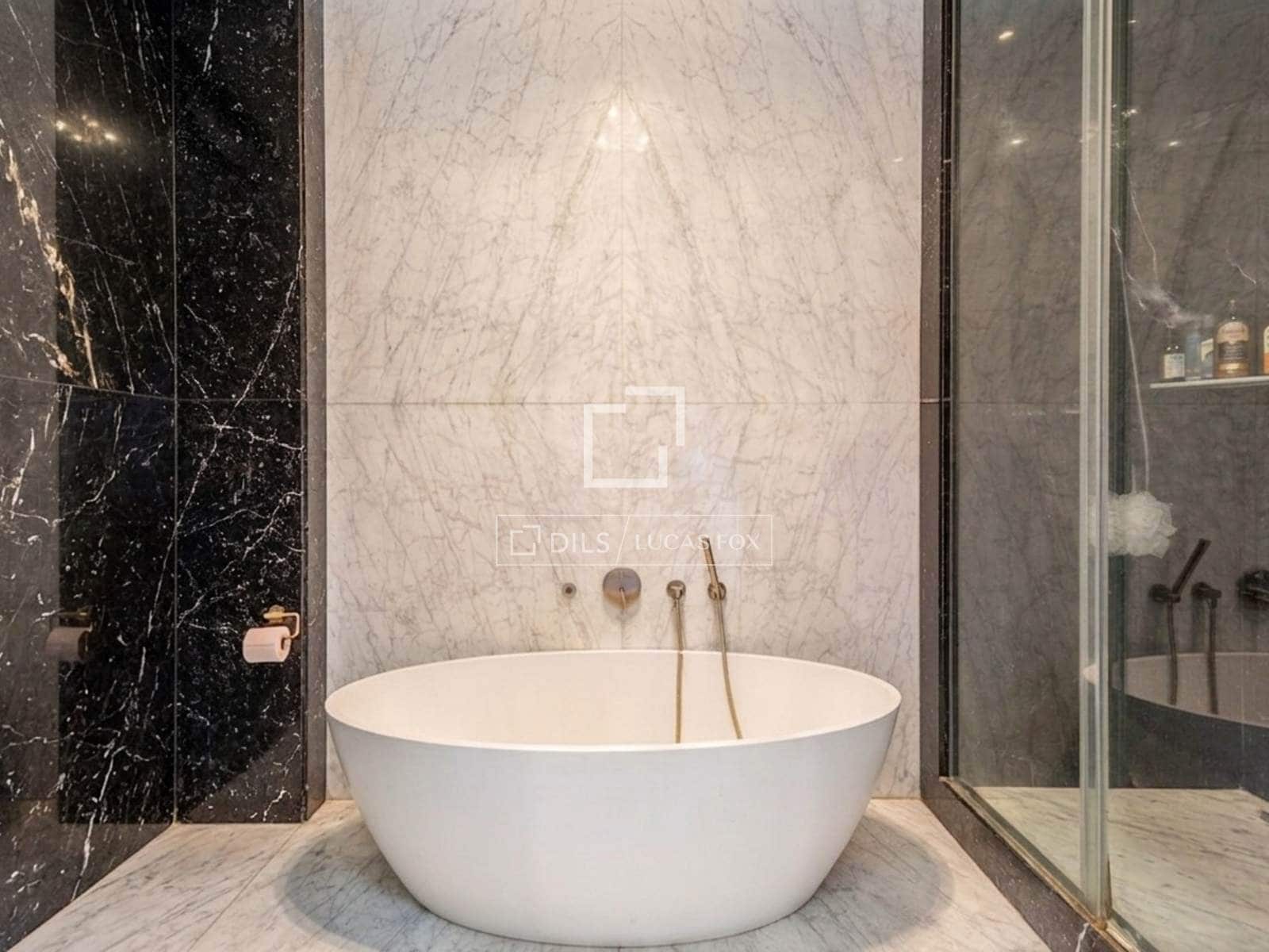 4 soveværelse Lejlighed til salg i Barcelona by - € 1.650.000 (Ref: 9981548)