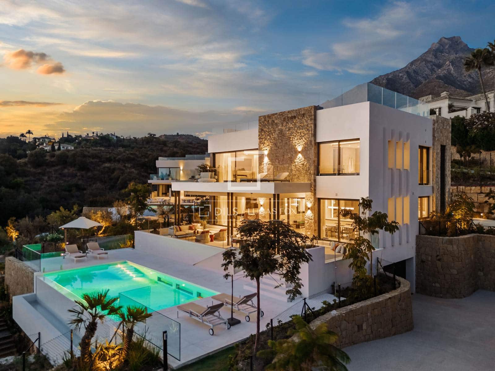5 sypialnia Willa na sprzedaż w Marbella z basenem garażem - 14 900 000 € (Ref: 9981625)
