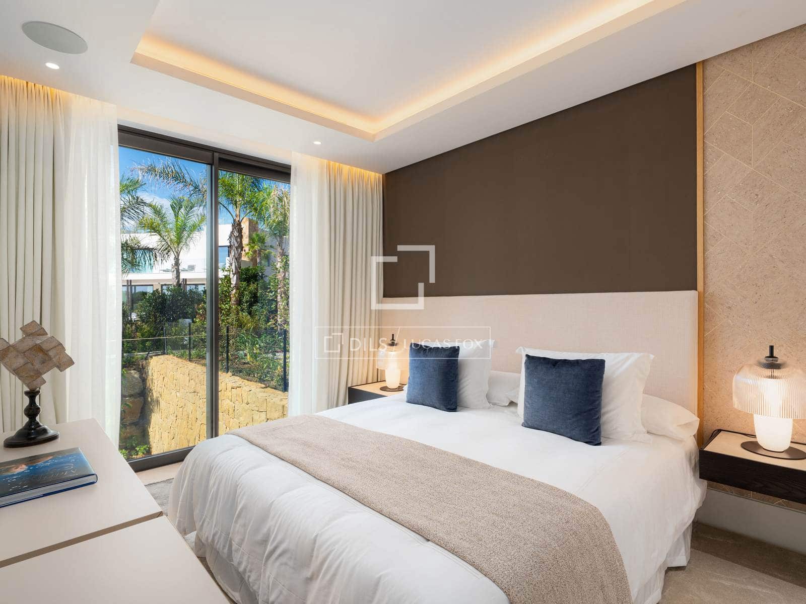 5 sypialnia Willa na sprzedaż w Marbella z basenem garażem - 14 900 000 € (Ref: 9981625)