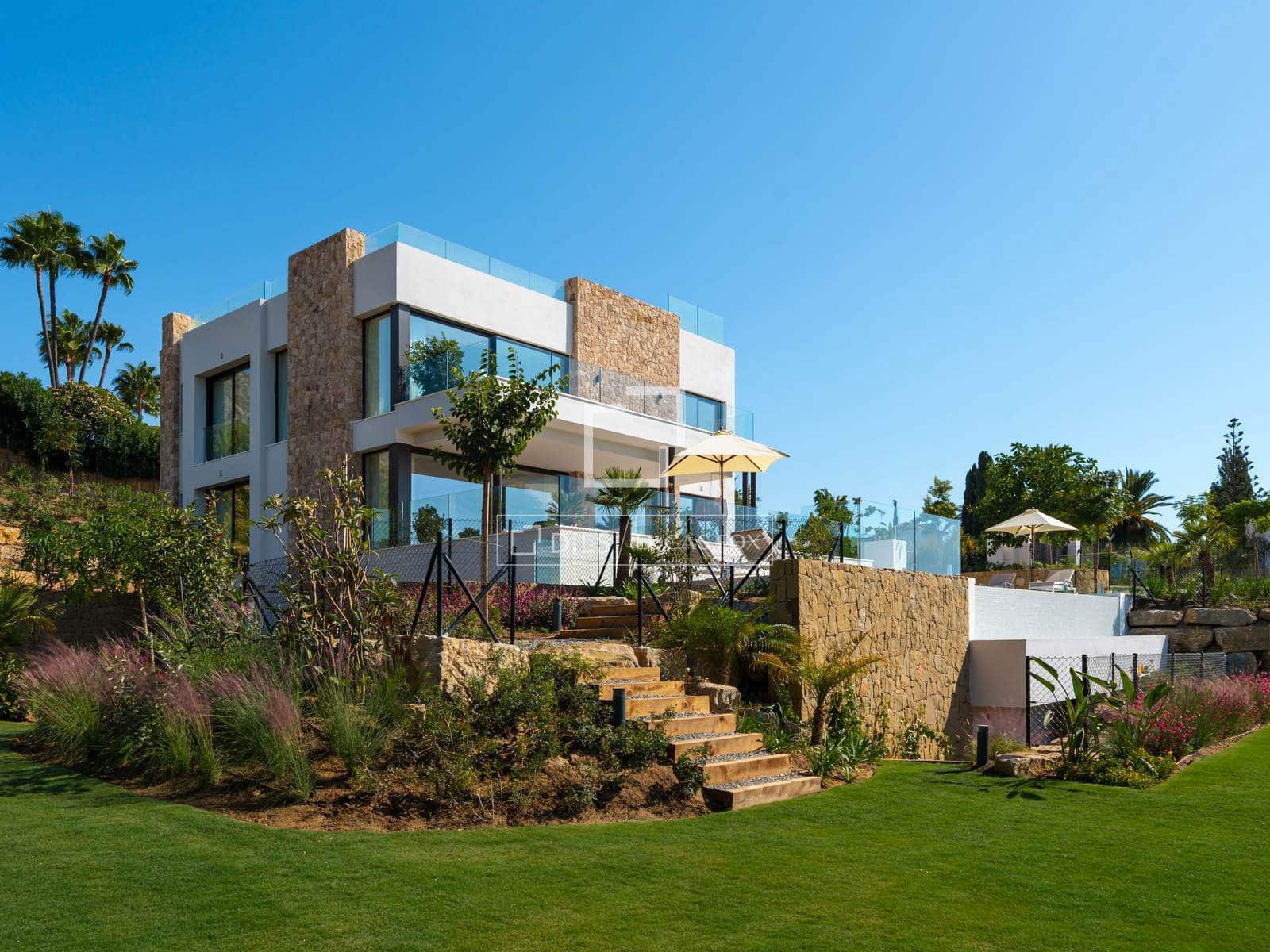 5 sypialnia Willa na sprzedaż w Marbella z basenem garażem - 14 900 000 € (Ref: 9981625)
