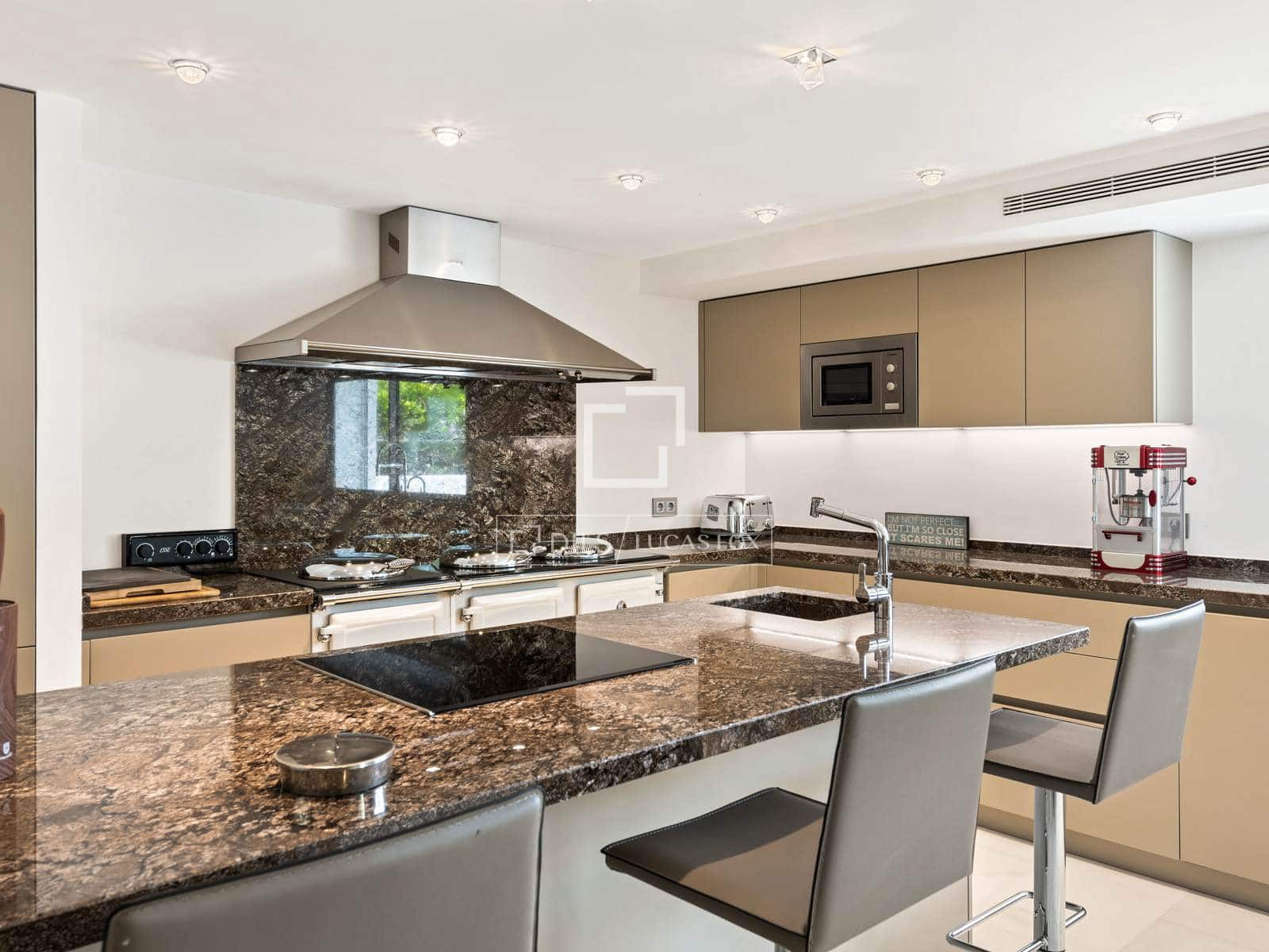 6 slaapkamer Villa te koop in Marbella met zwembad garage - € 8.950.000 (Ref: 9982939)