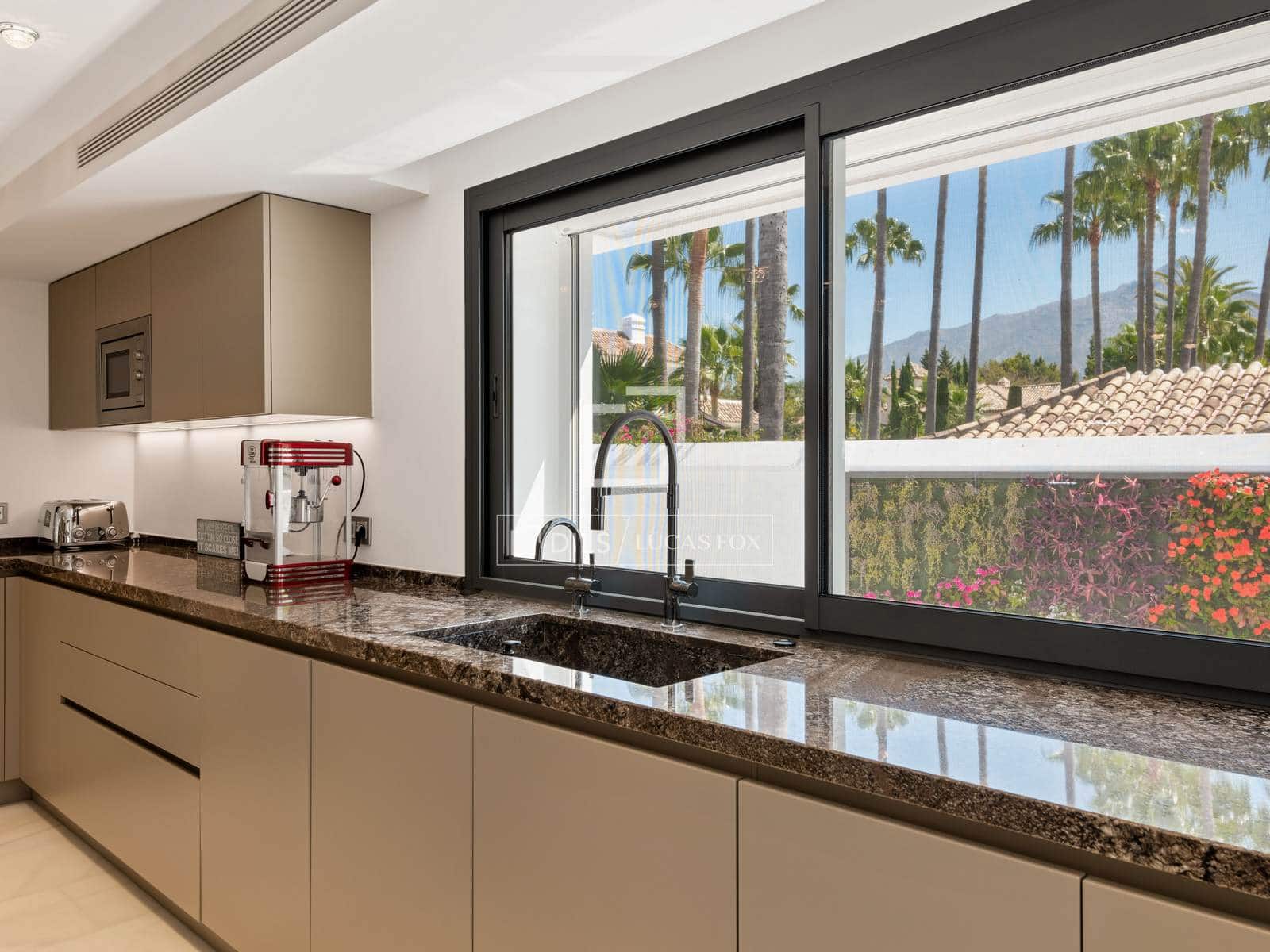 6 slaapkamer Villa te koop in Marbella met zwembad garage - € 8.950.000 (Ref: 9982939)